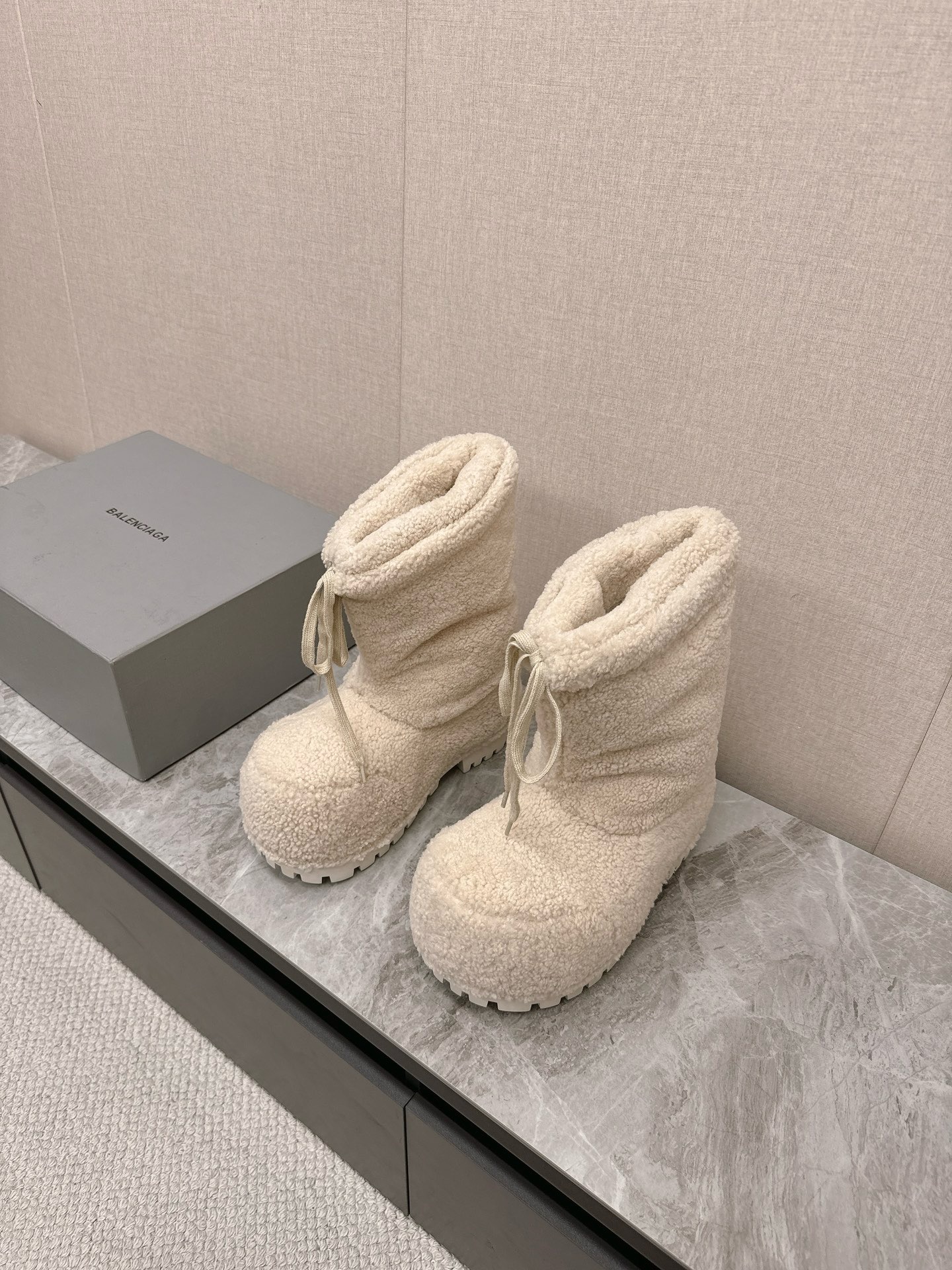 발렌시아가 남여공용 부츠