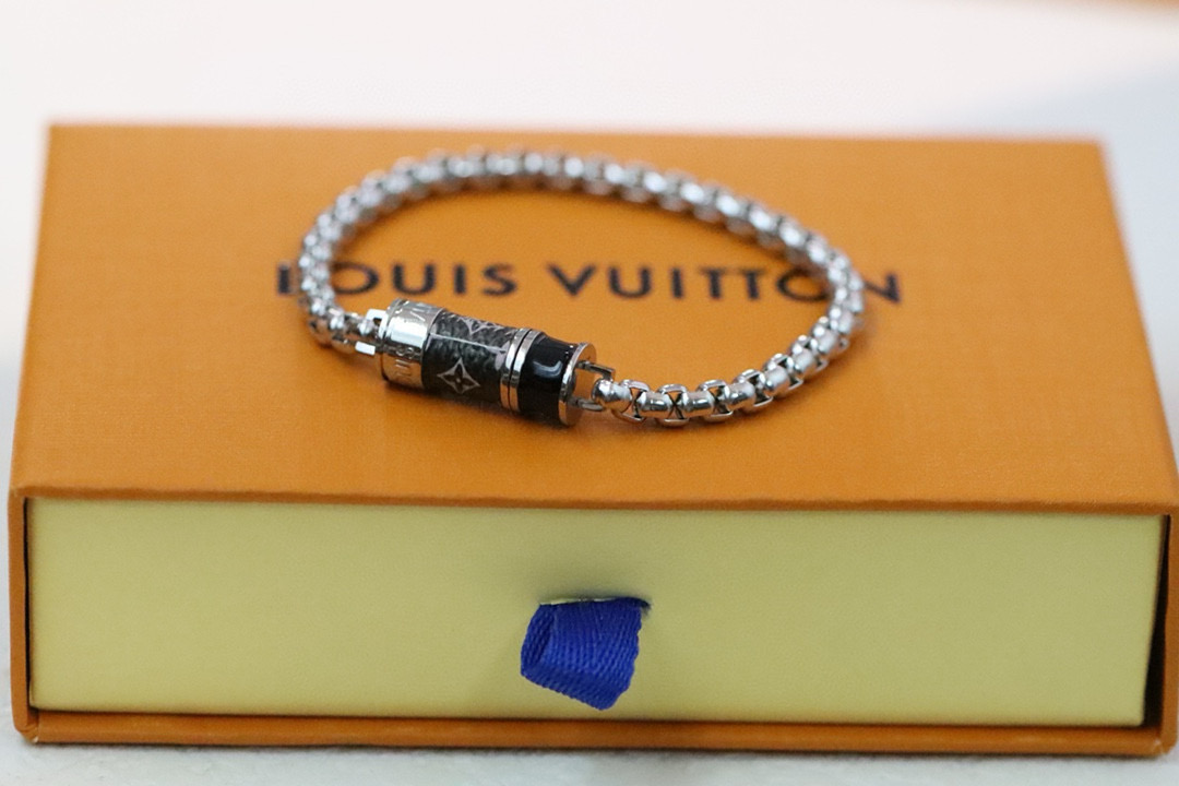 루이비통 팔찌