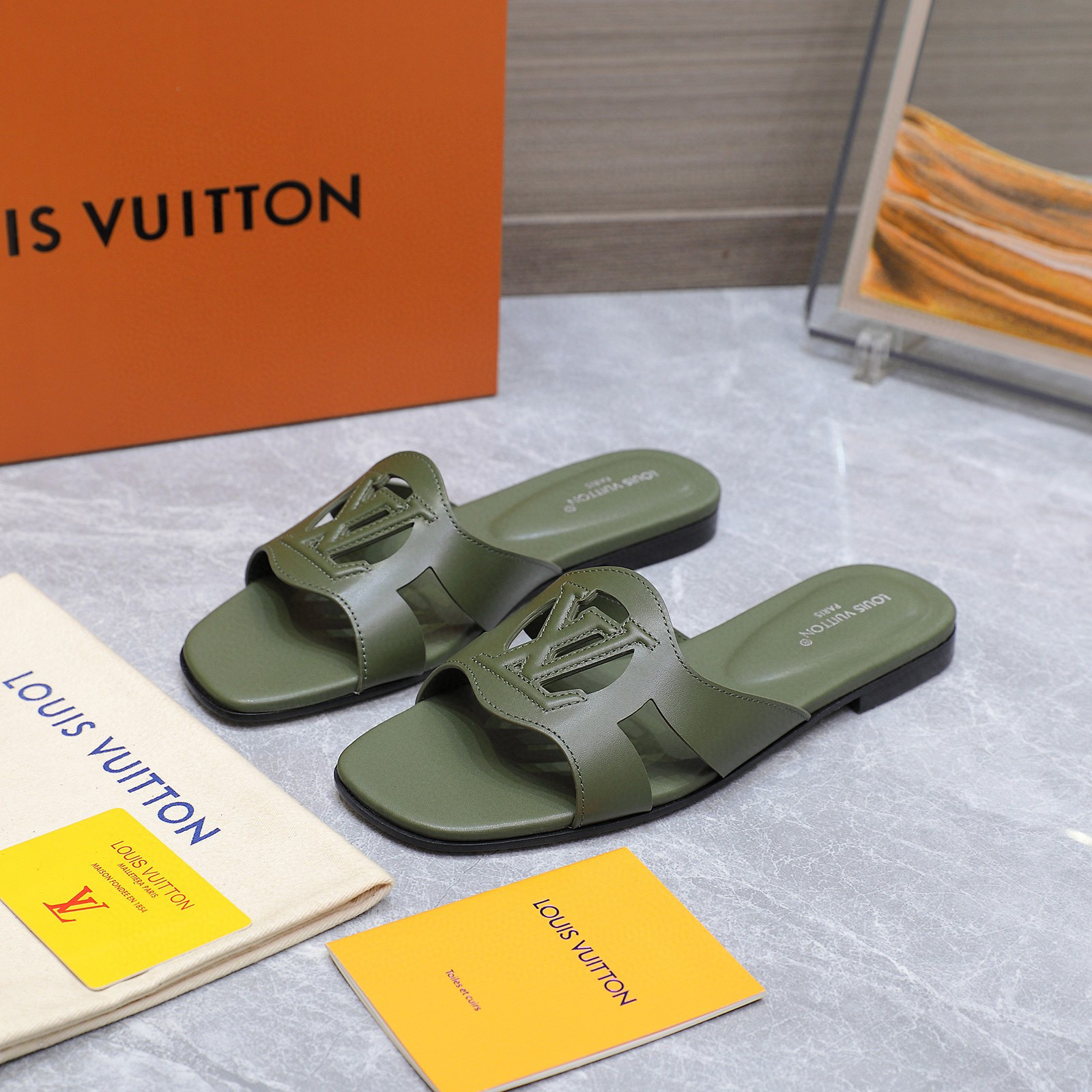 루이비통 여자 슬리퍼