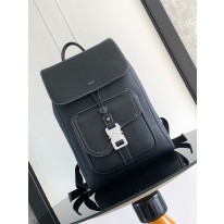 디올 백팩