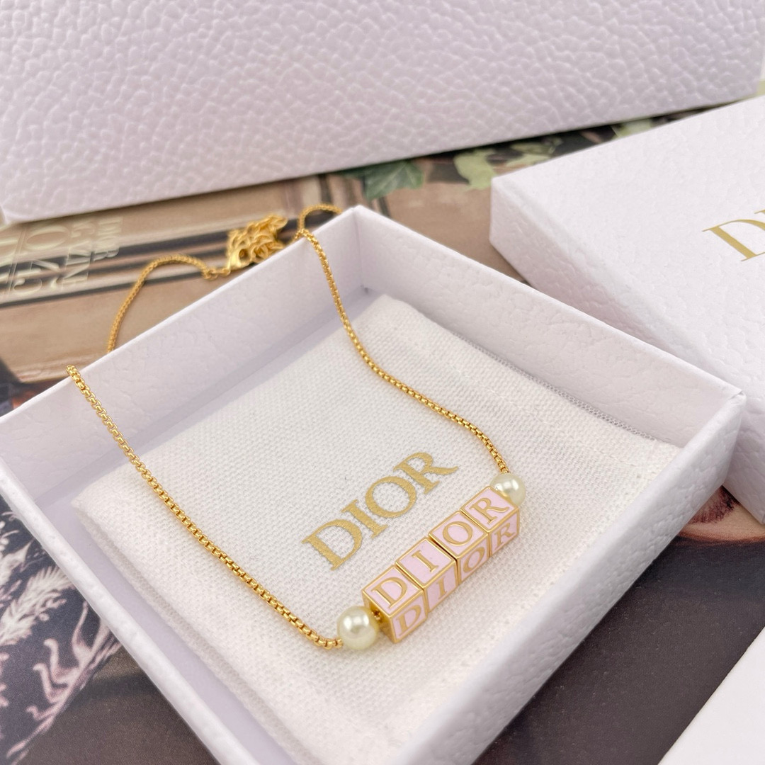 디올 목걸이