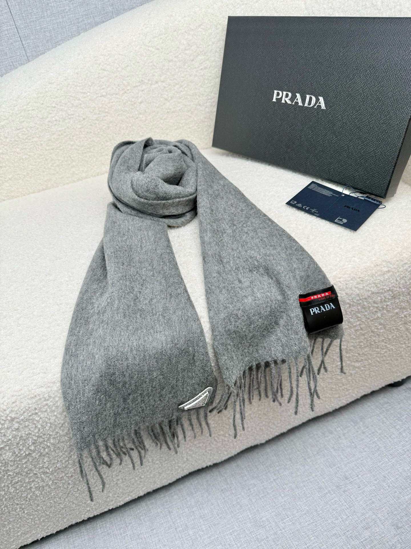 프라다 스카프