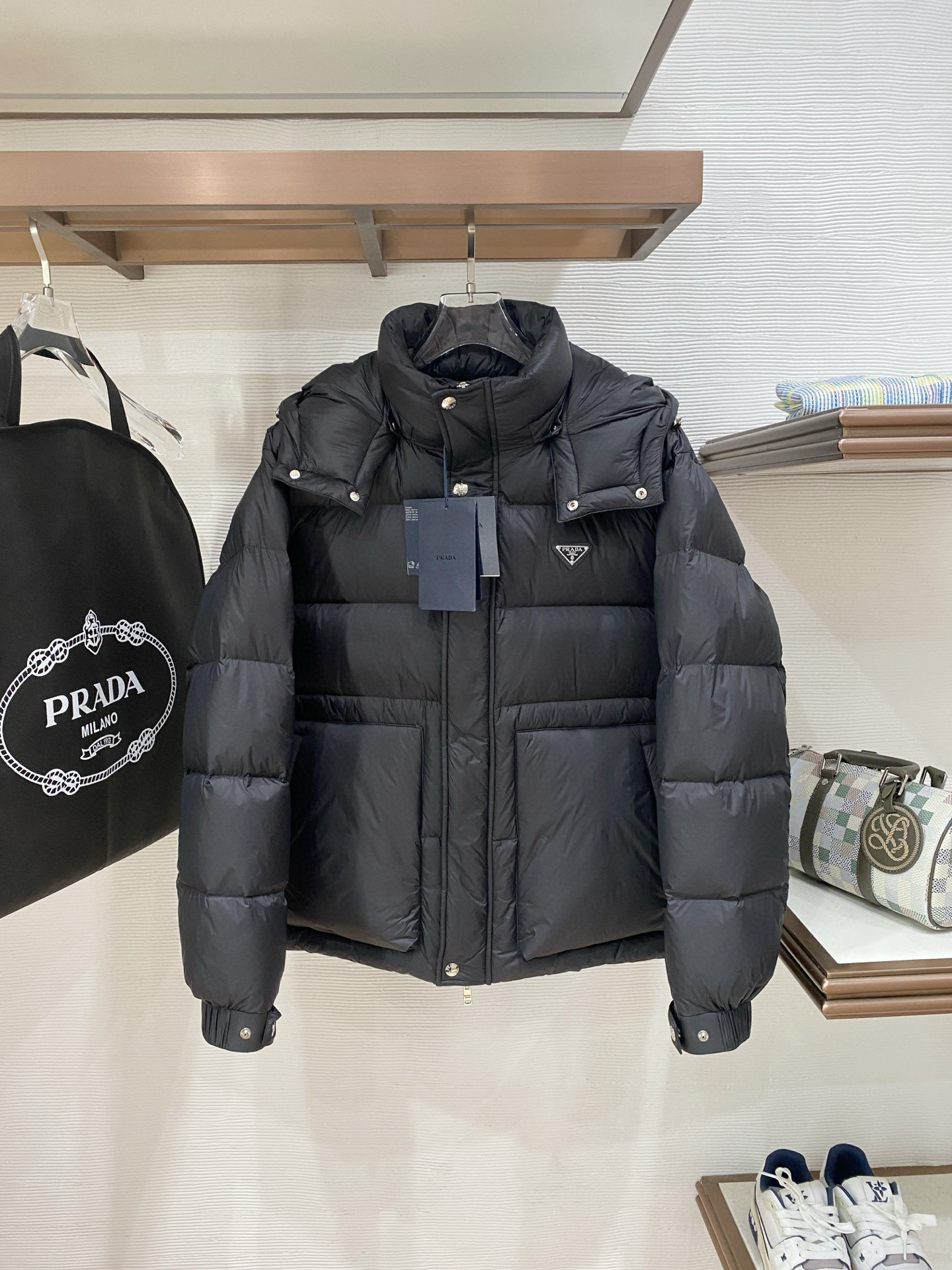 프라다 남자 패딩