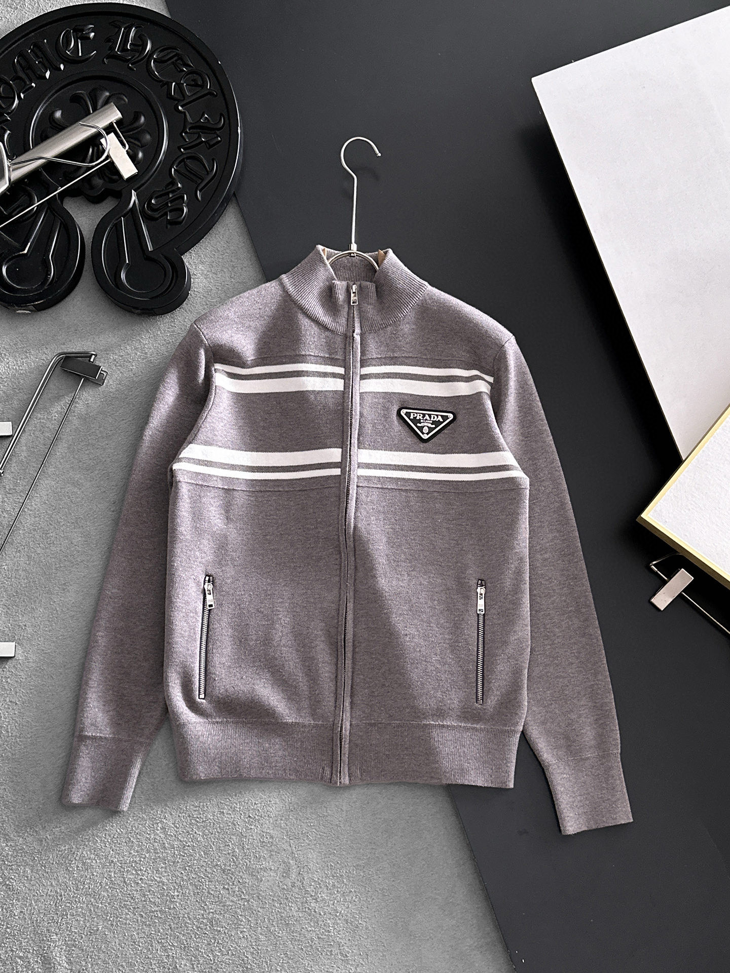 프라다 남자 양모 가디건