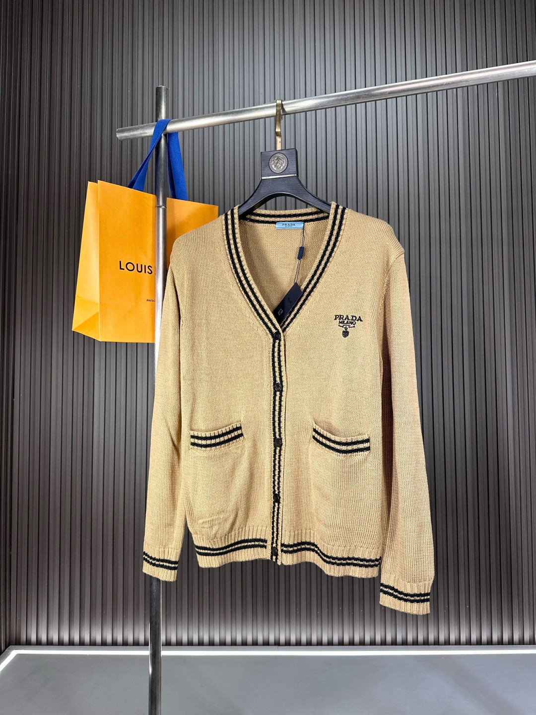 프라다 남자 양모 가디건