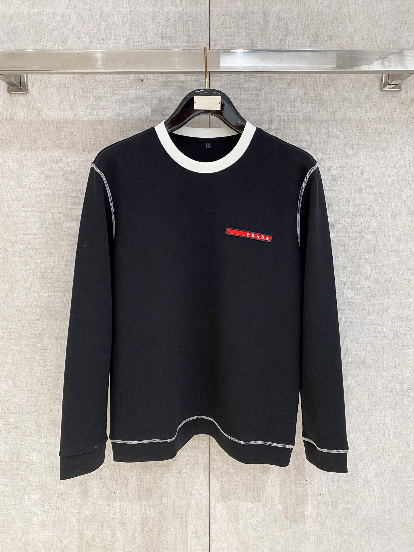 프라다 남자 맨투맨