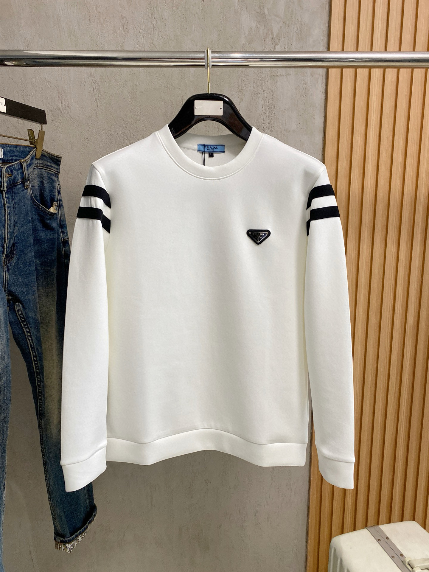 프라다 남자 맨투맨