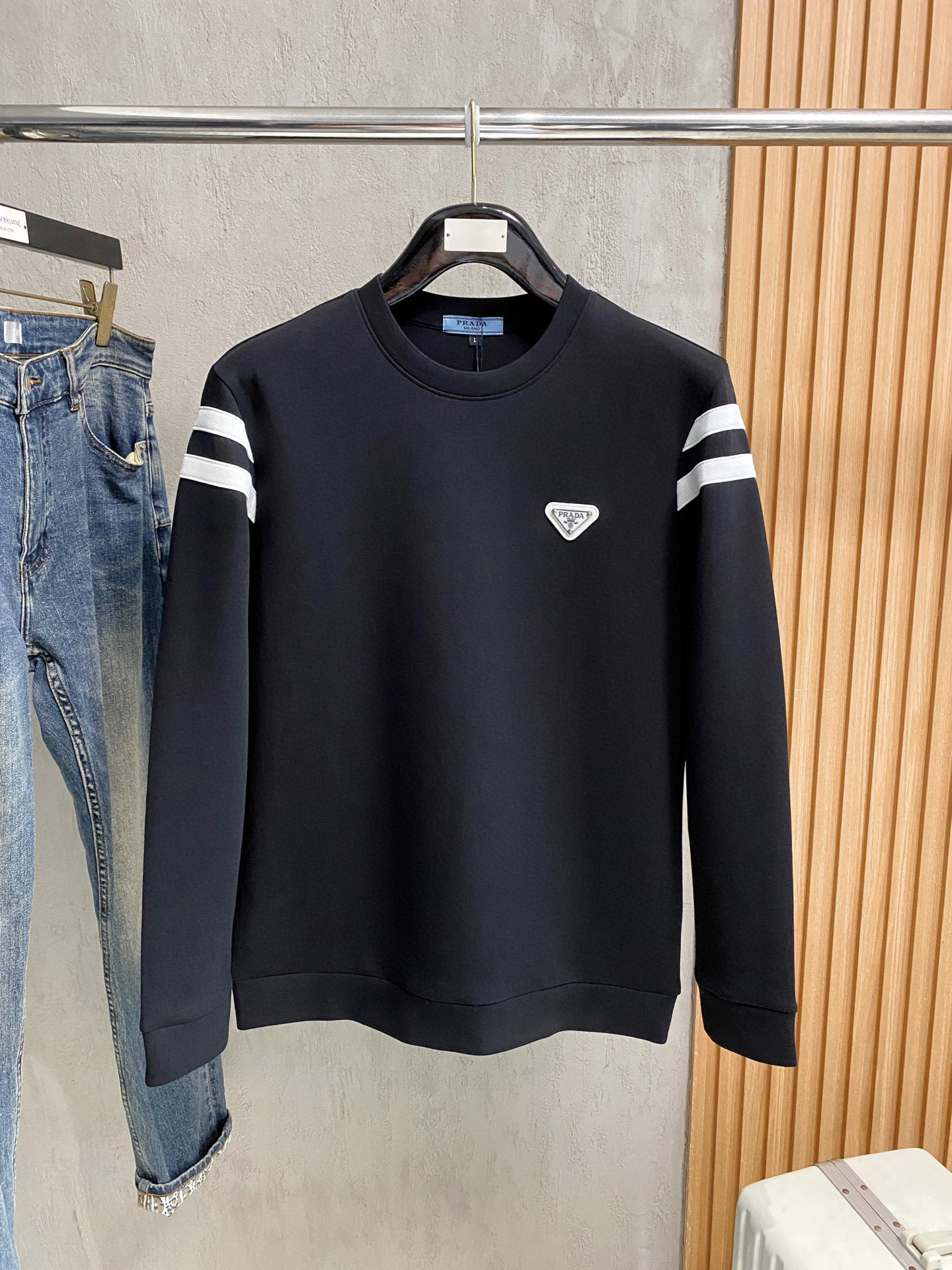 프라다 남자 맨투맨