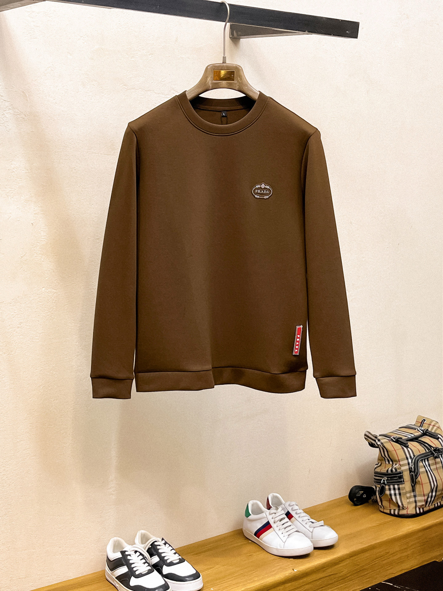 프라다 남자 맨투맨