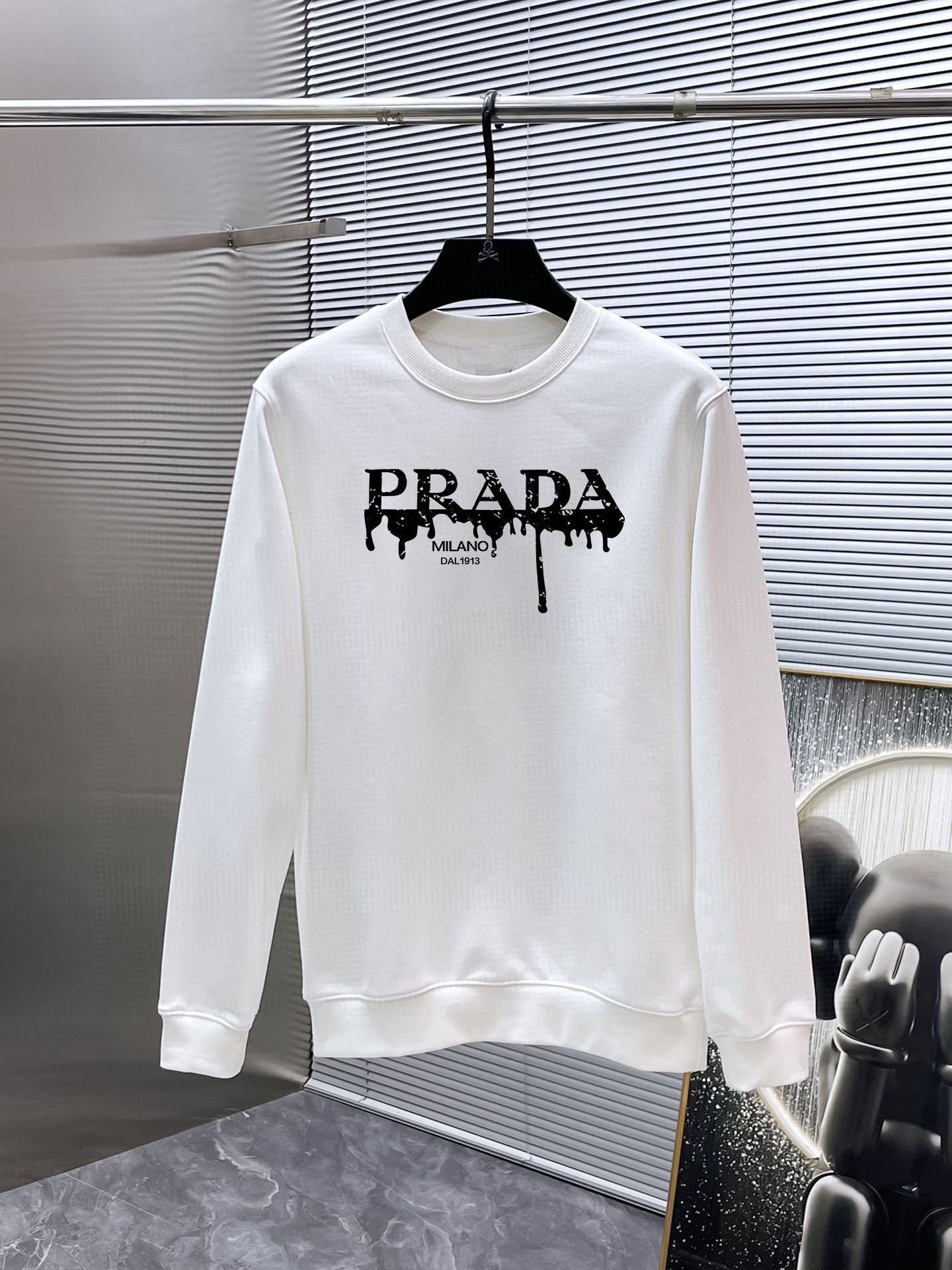 프라다 남자 맨투맨 2컬러