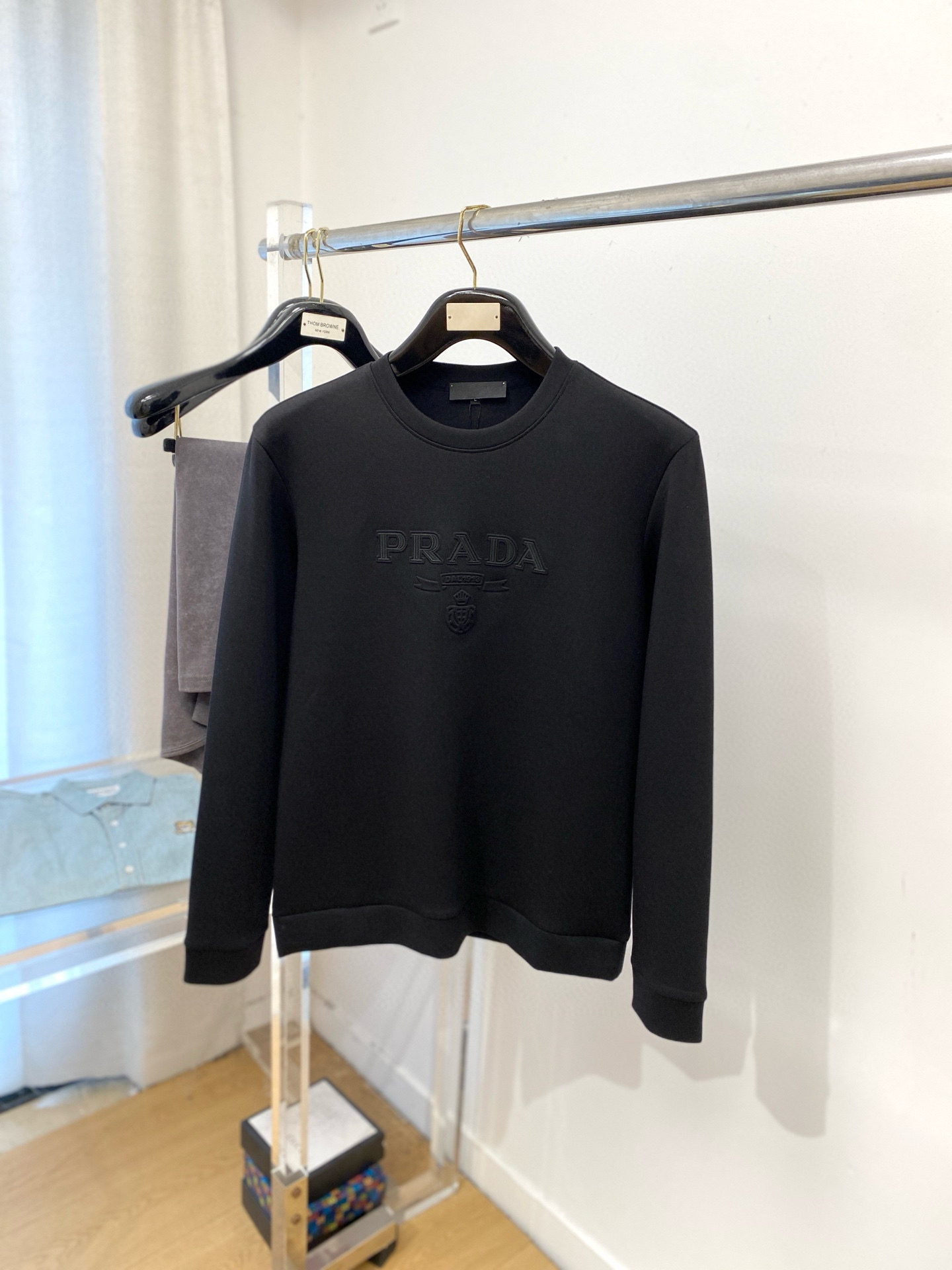 프라다 남자 맨투맨