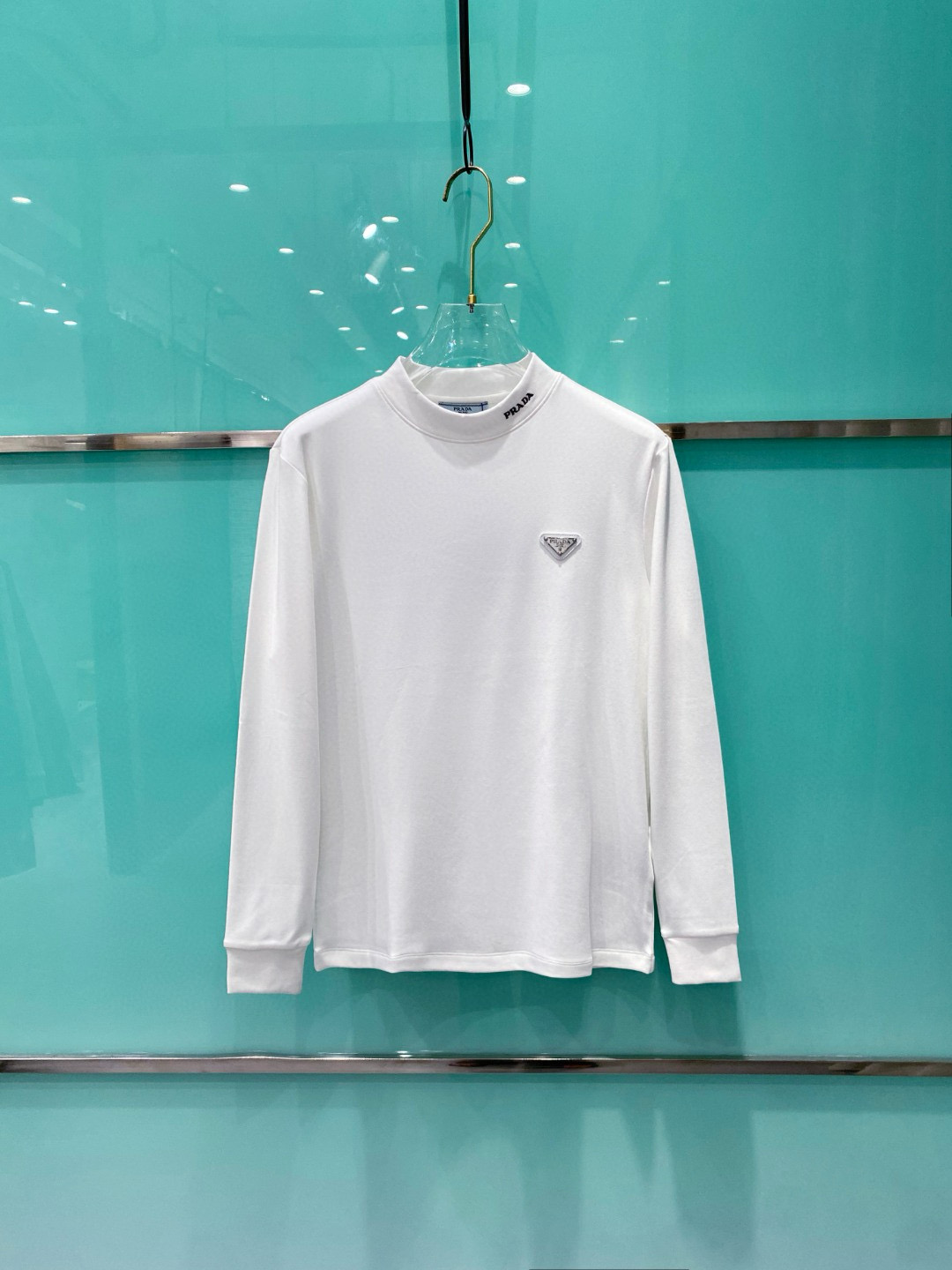 프라다 남자 맨투맨