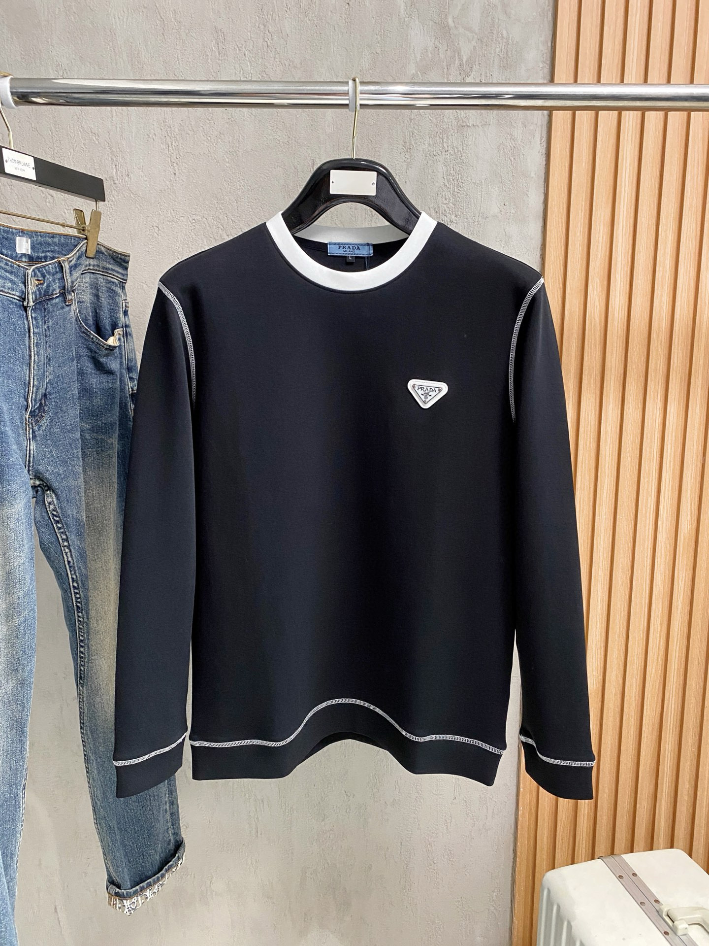 프라다 남자 맨투맨