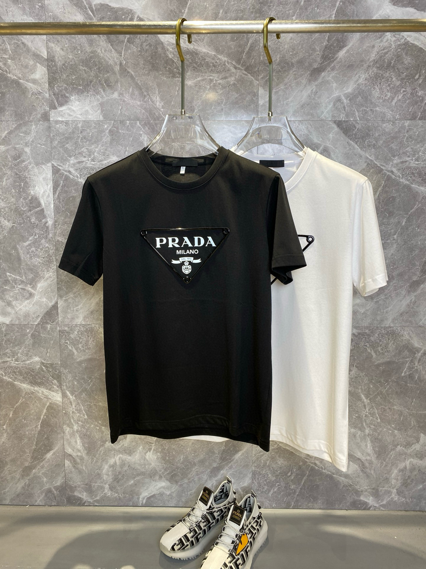 프라다 2컬러 남자 반팔티