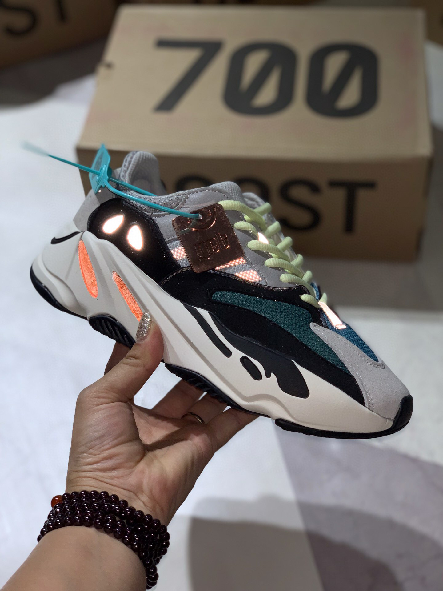 아디다스 이지부스트 700 남녀공용 신발 운동화 스니커즈