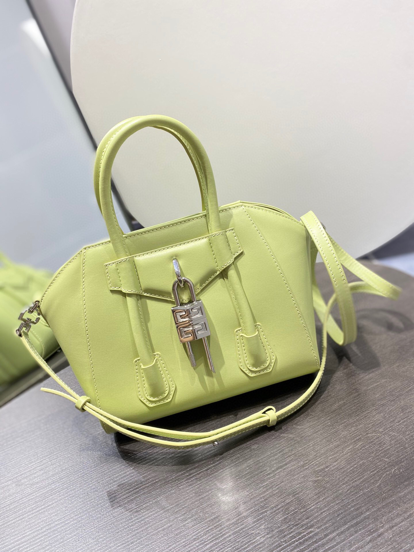 지방시 안티고나 여자가방