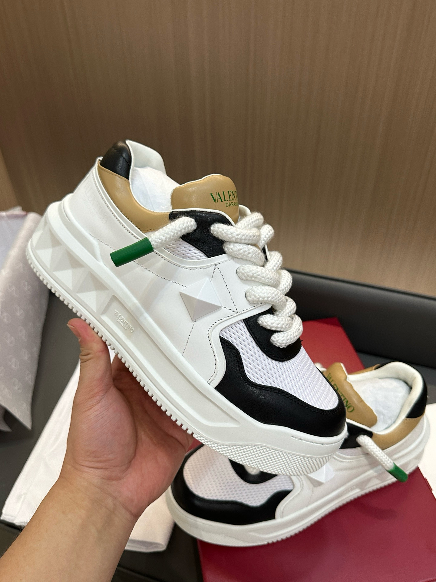 발렌티노 남녀공용 스니커즈 신발 운동화