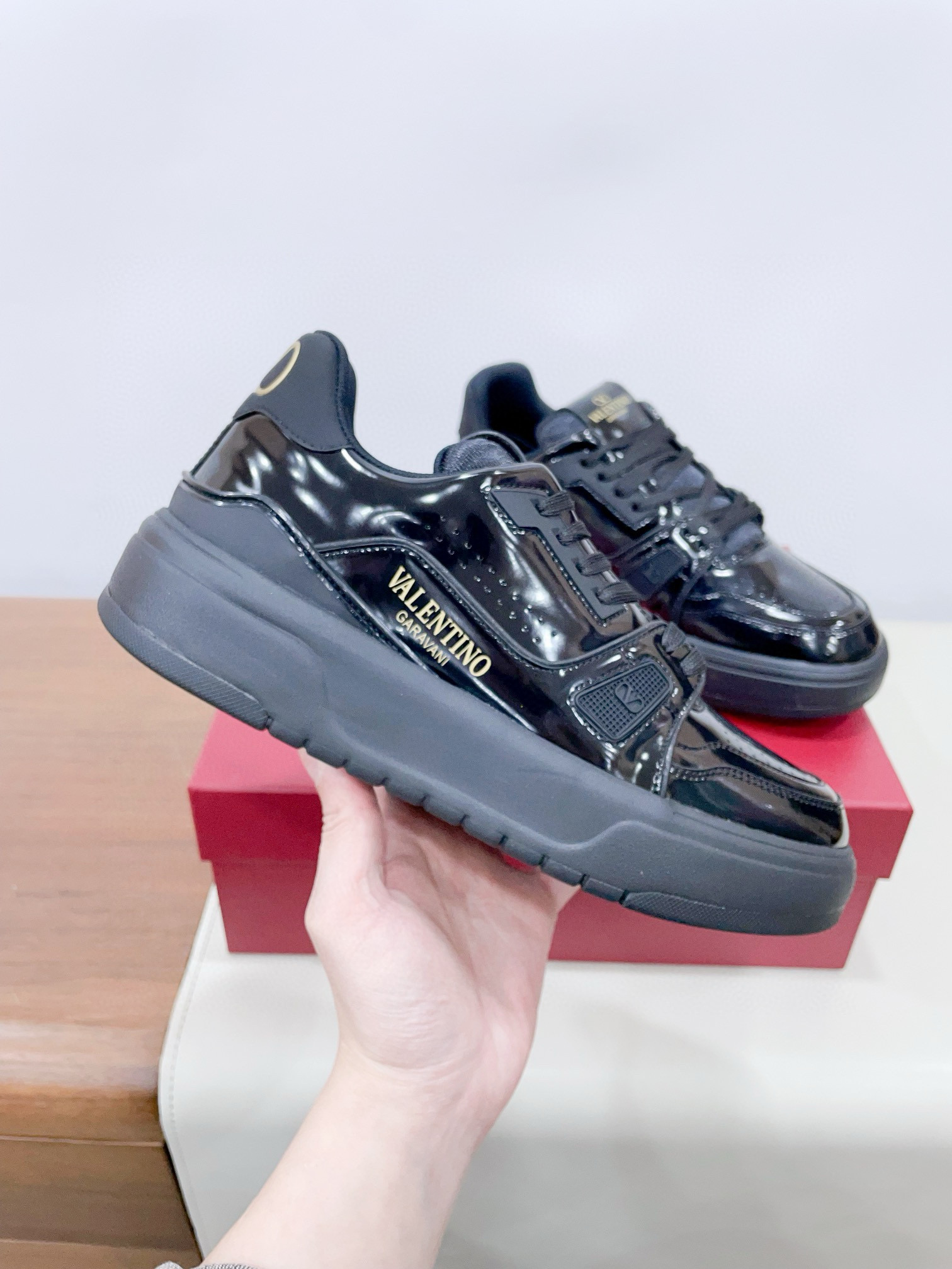발렌티노 남녀공용 스니커즈 신발 운동화