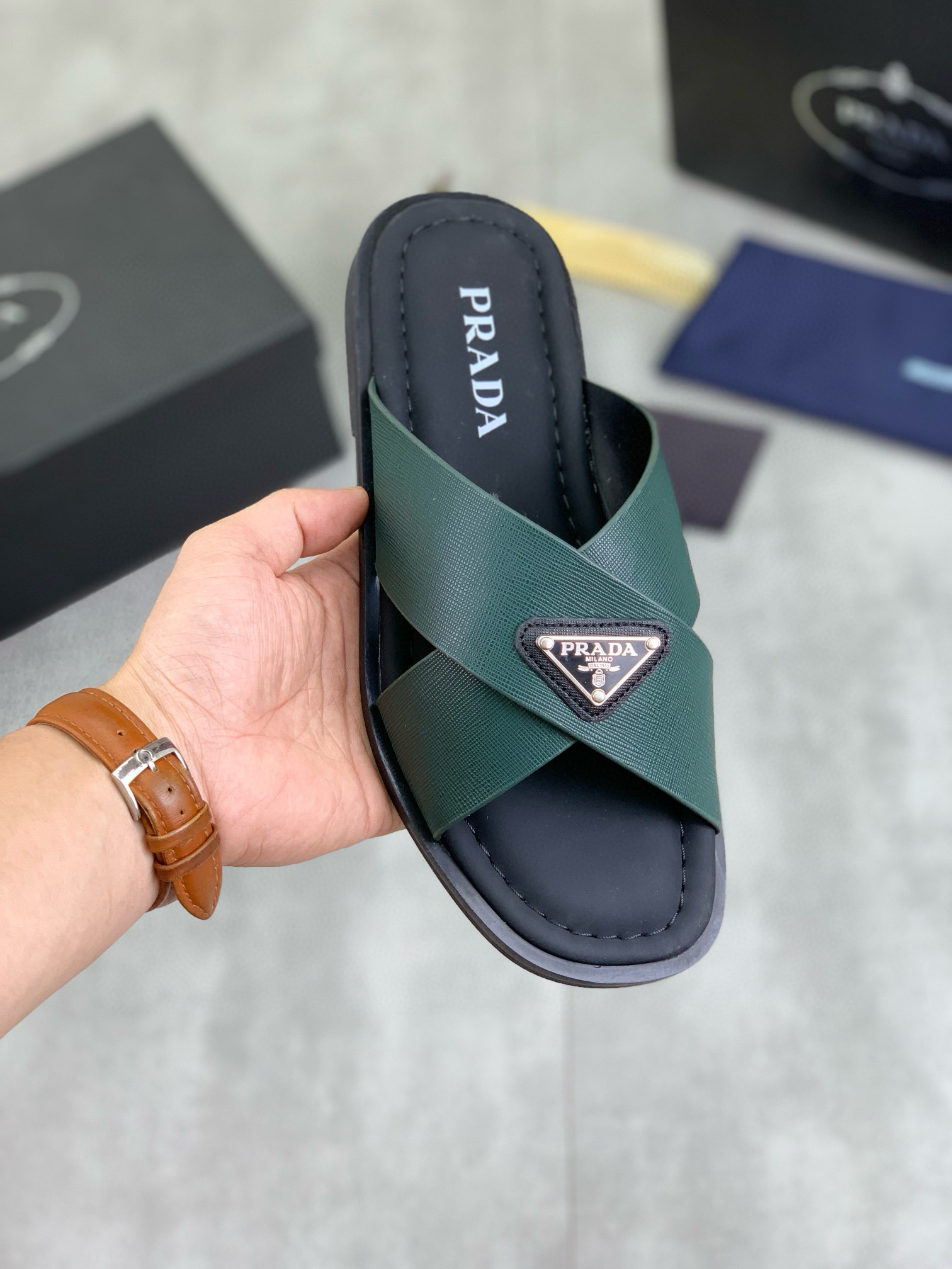 프라다 남자 슬리퍼