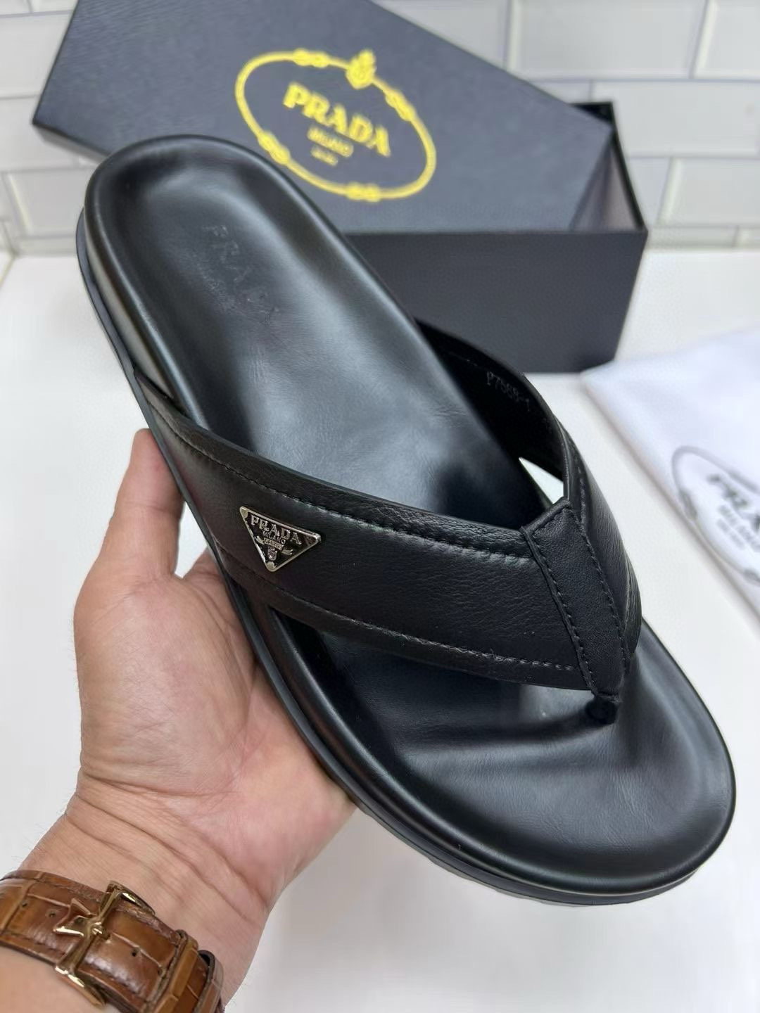 프라다 남자 슬리퍼