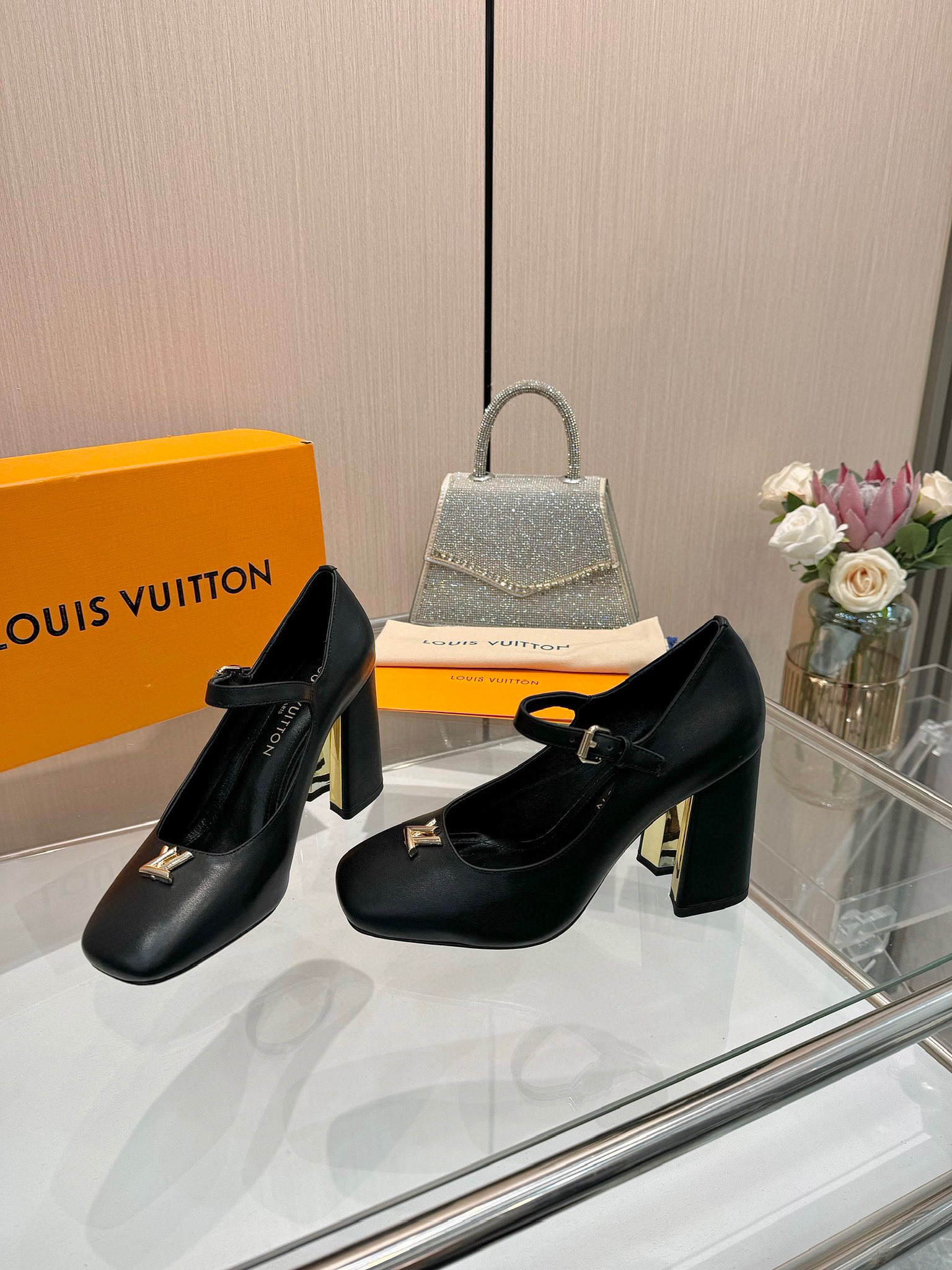 루이비통 여자 구두 8.5cm