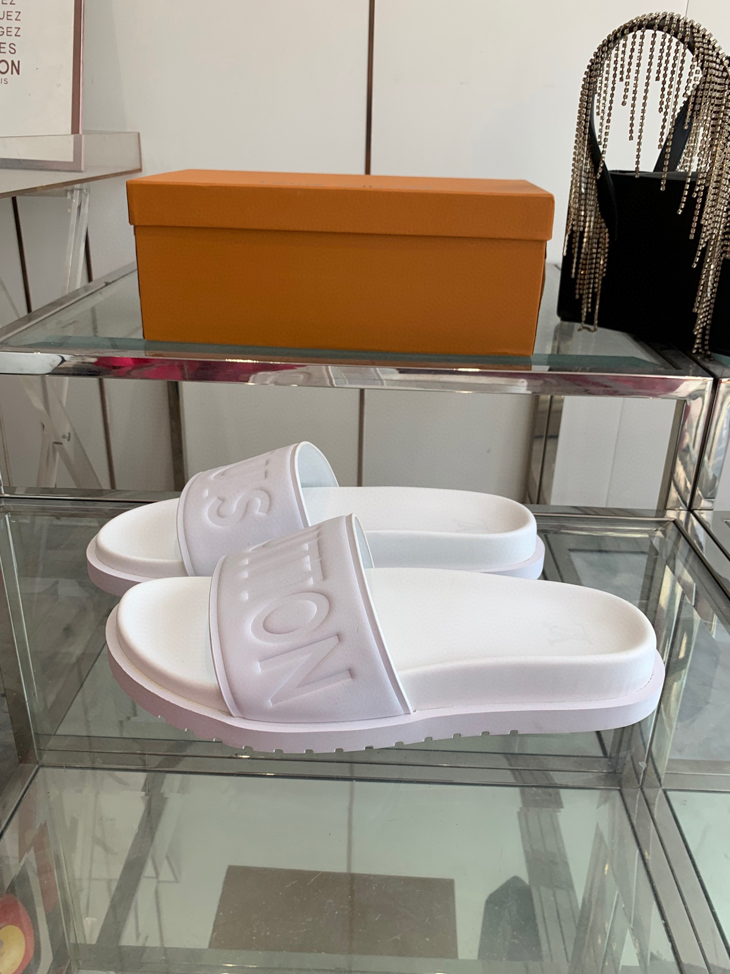 루이비통 남여 공용 슬리퍼