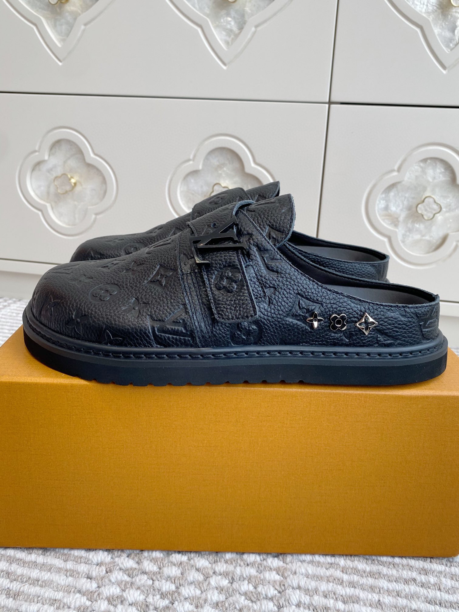 루이비통 남여 공용 슬리퍼