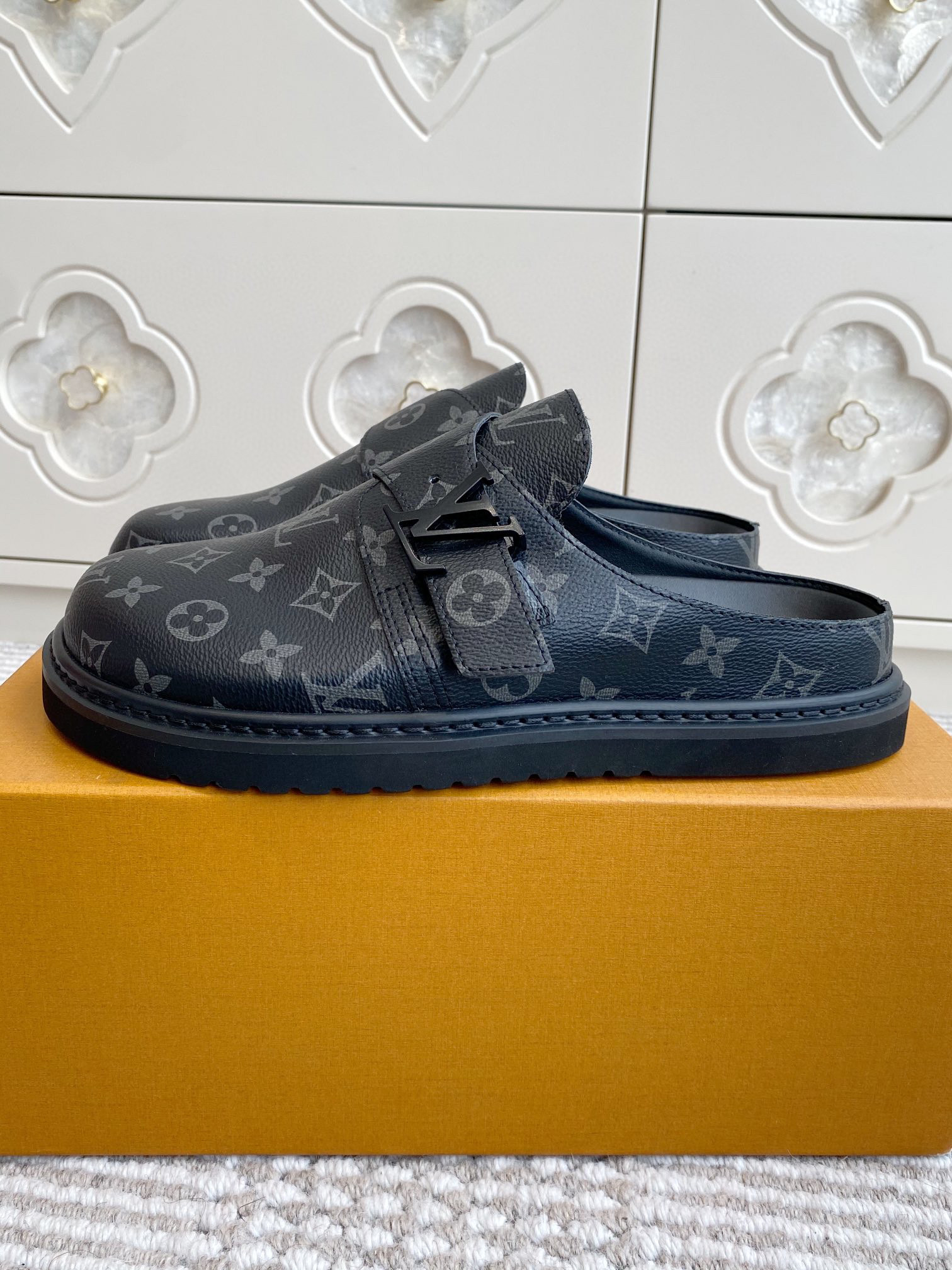 루이비통 남여 공용 슬리퍼