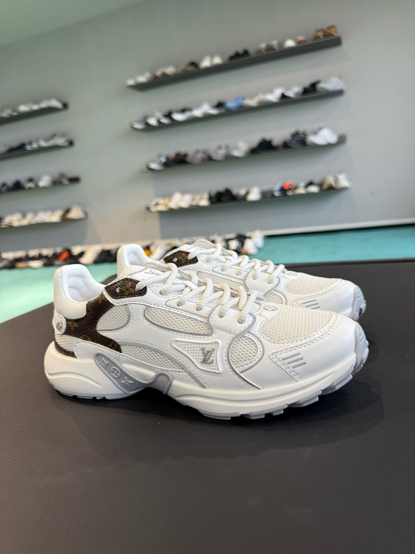 루이비통 남녀공용 신발 운동화 스니커즈