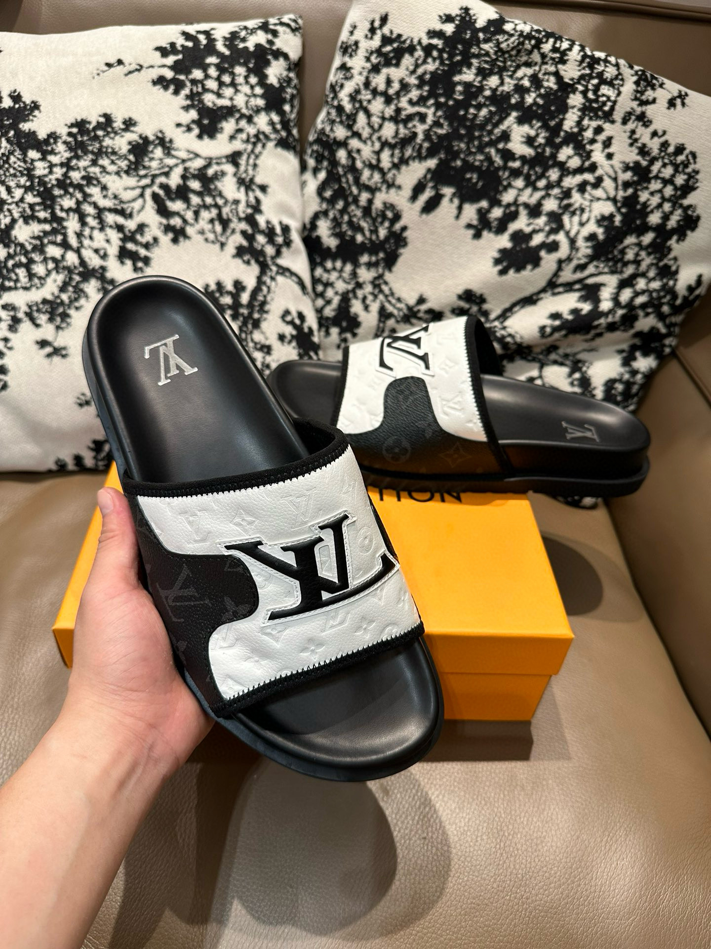 루이비통 남자 슬리퍼