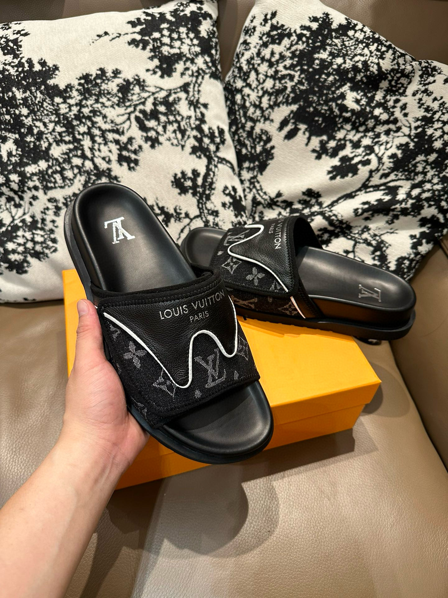 루이비통 남자 슬리퍼