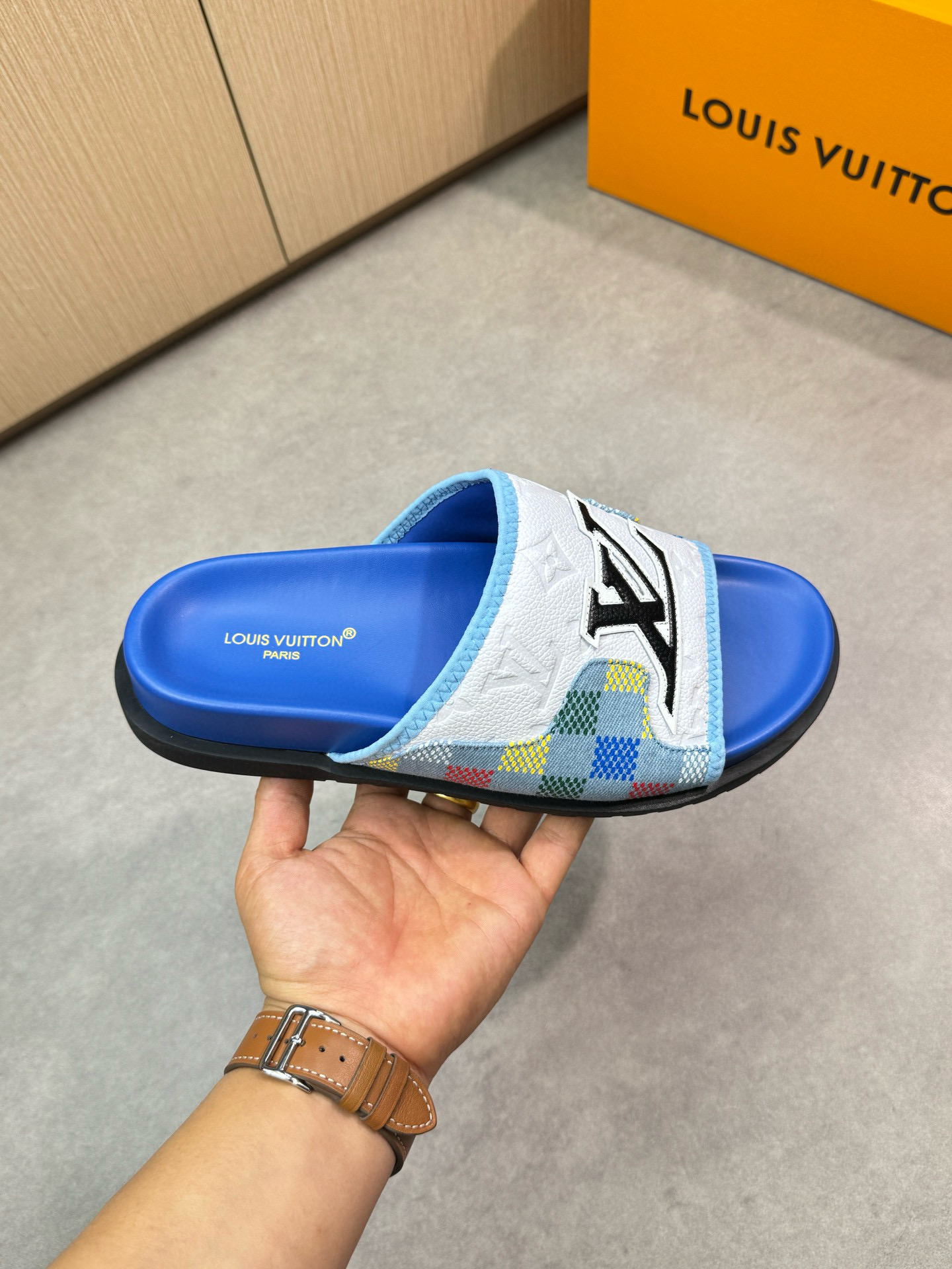 루이비통 남자 슬리퍼