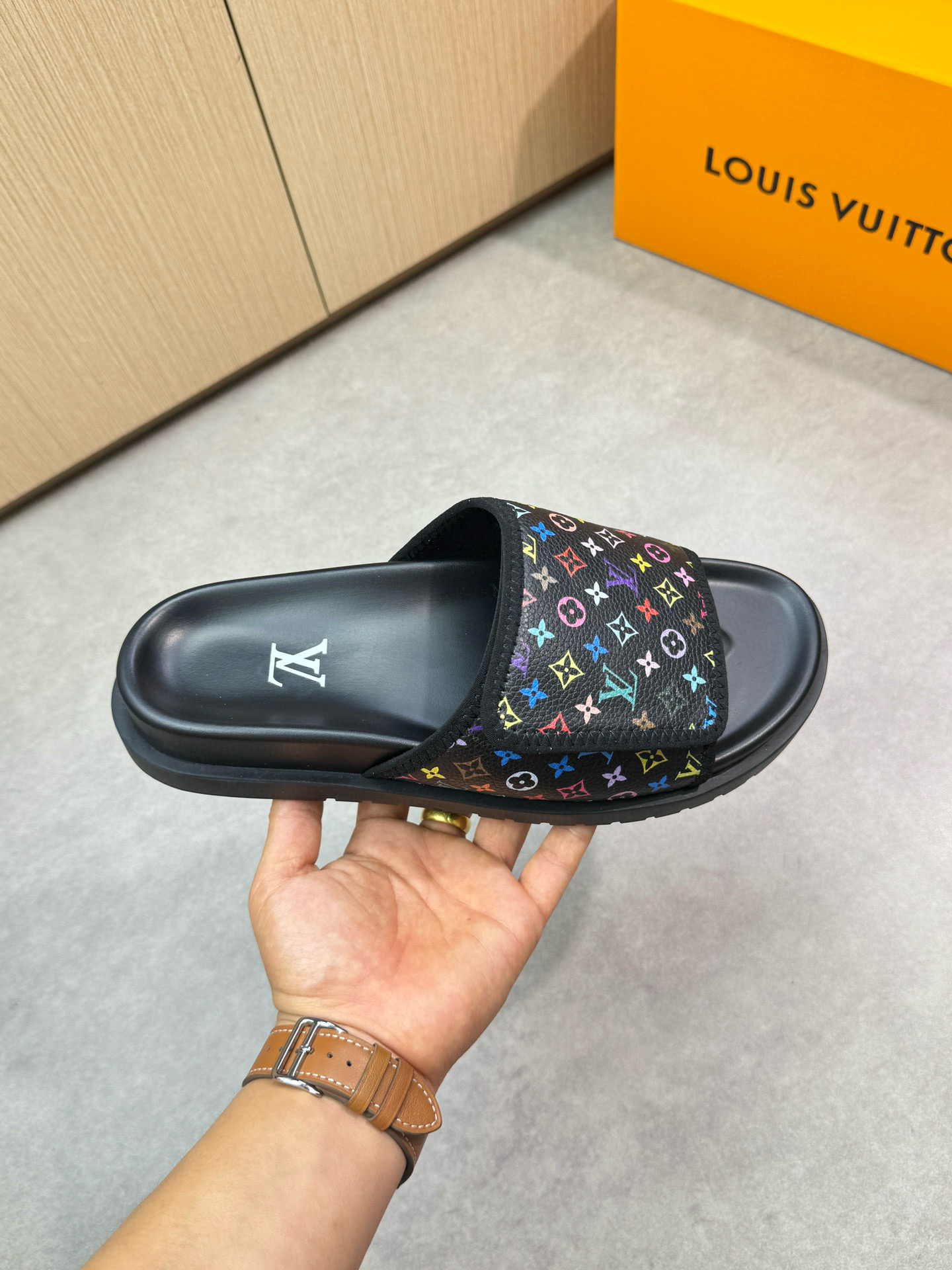 루이비통 남자 슬리퍼