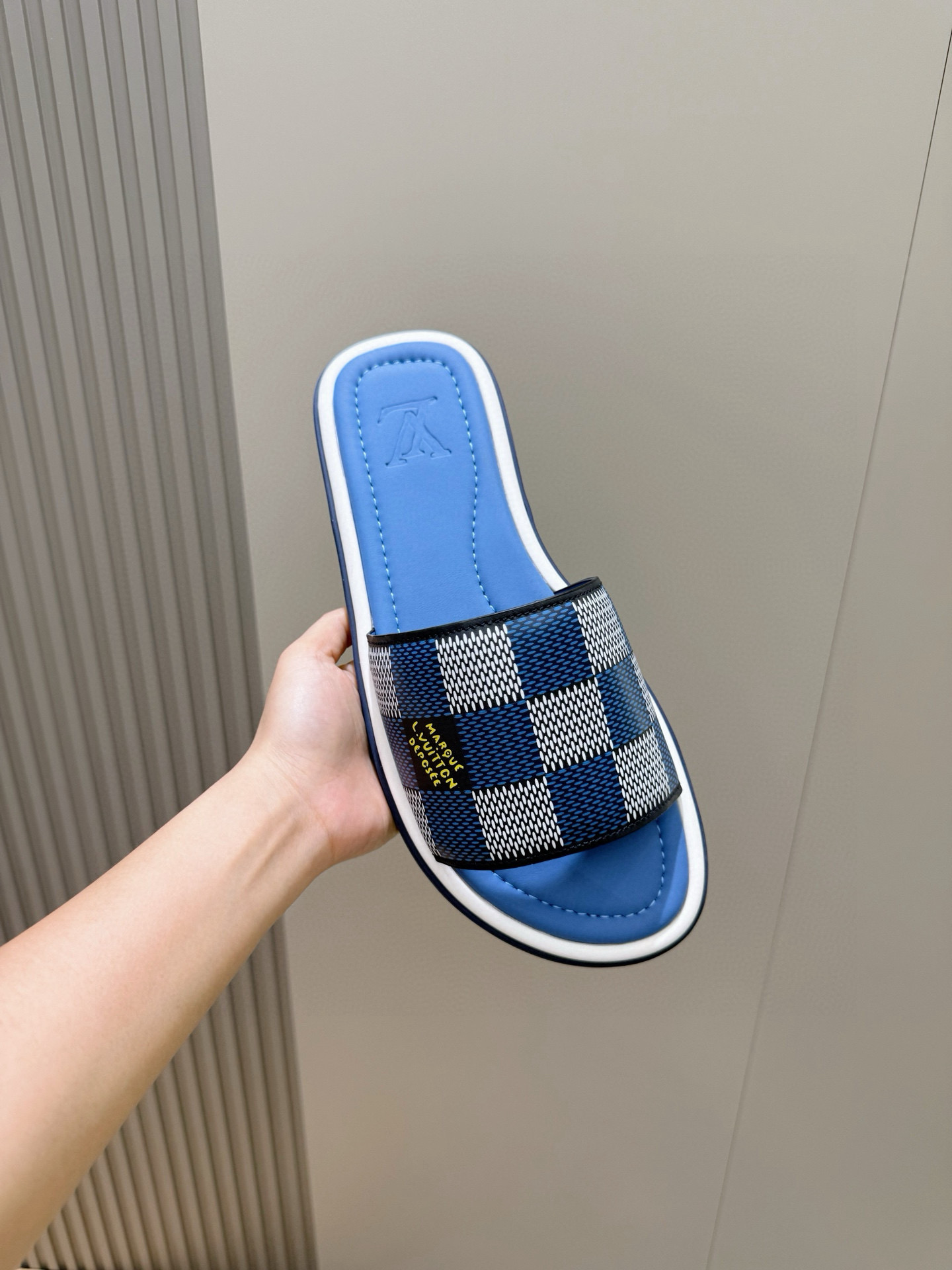 루이비통 남자 슬리퍼