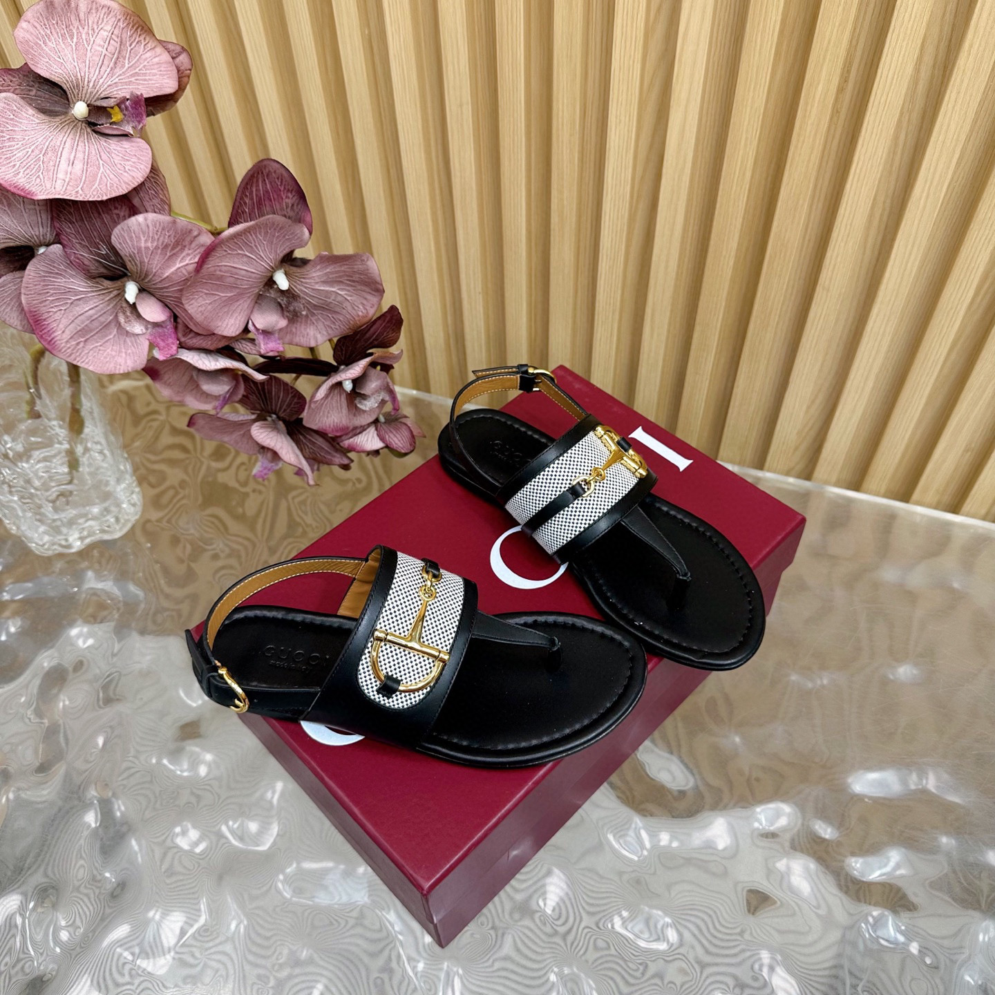 구찌 여자 샌들