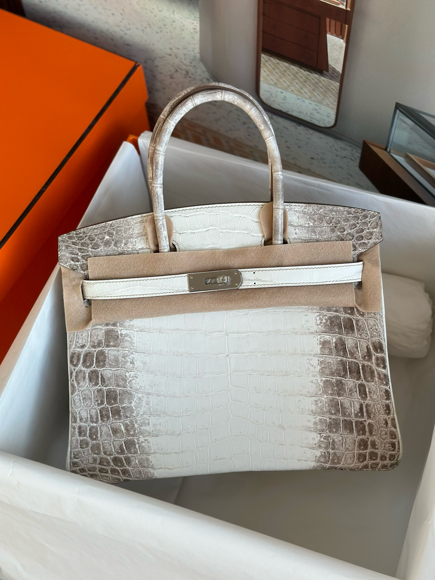 에르메스 퀸의 상징 히말라야 버킨백 30 악어가죽