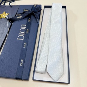 디올 넥타이