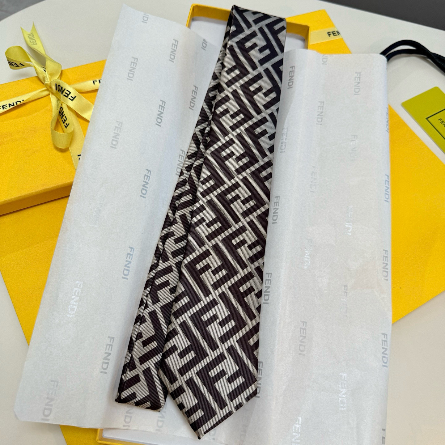 펜디 넥타이
