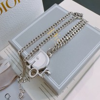 디올 목걸이