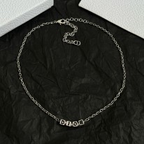 디올 목걸이