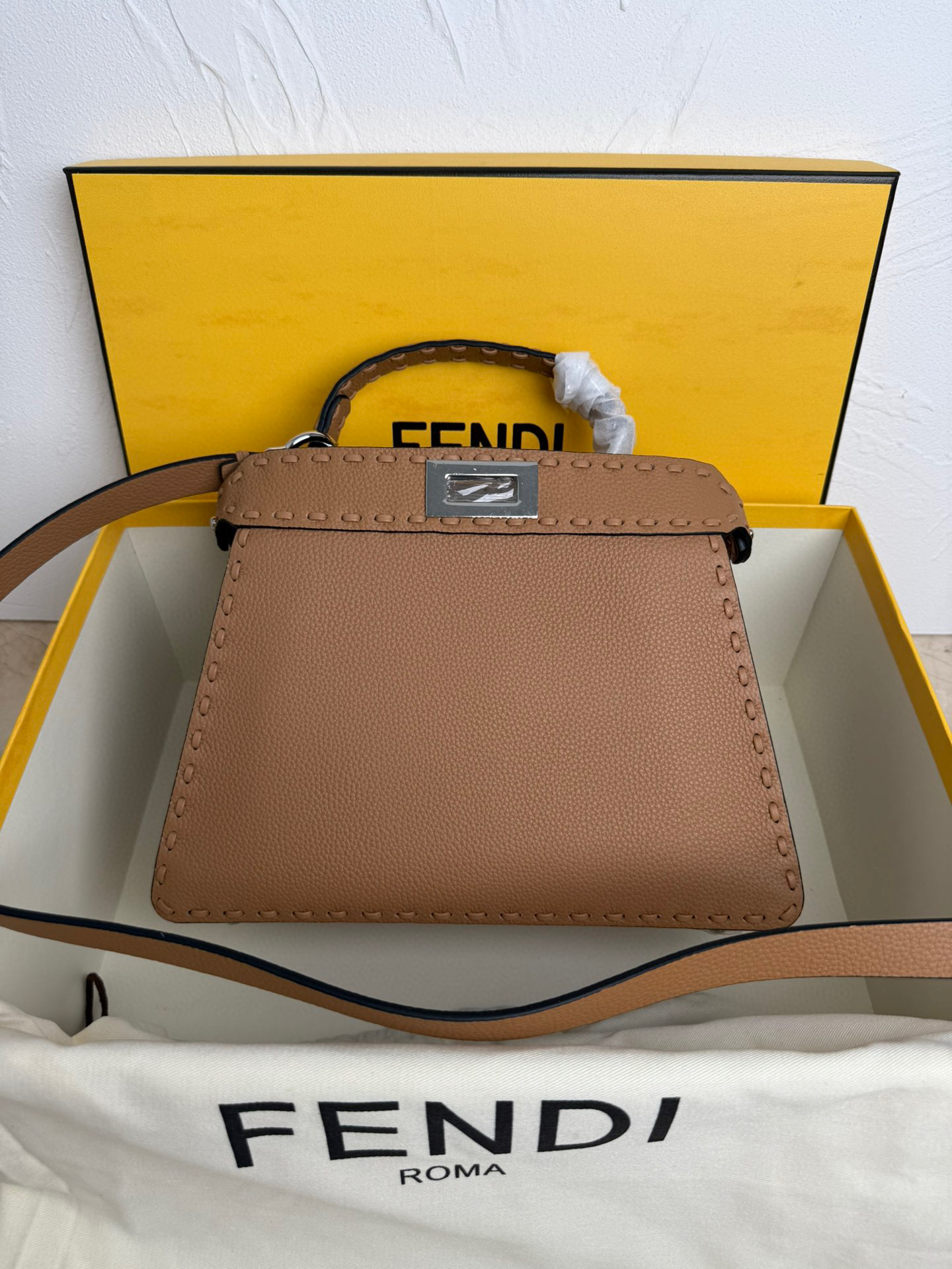 펜디 여자가방 8BN327