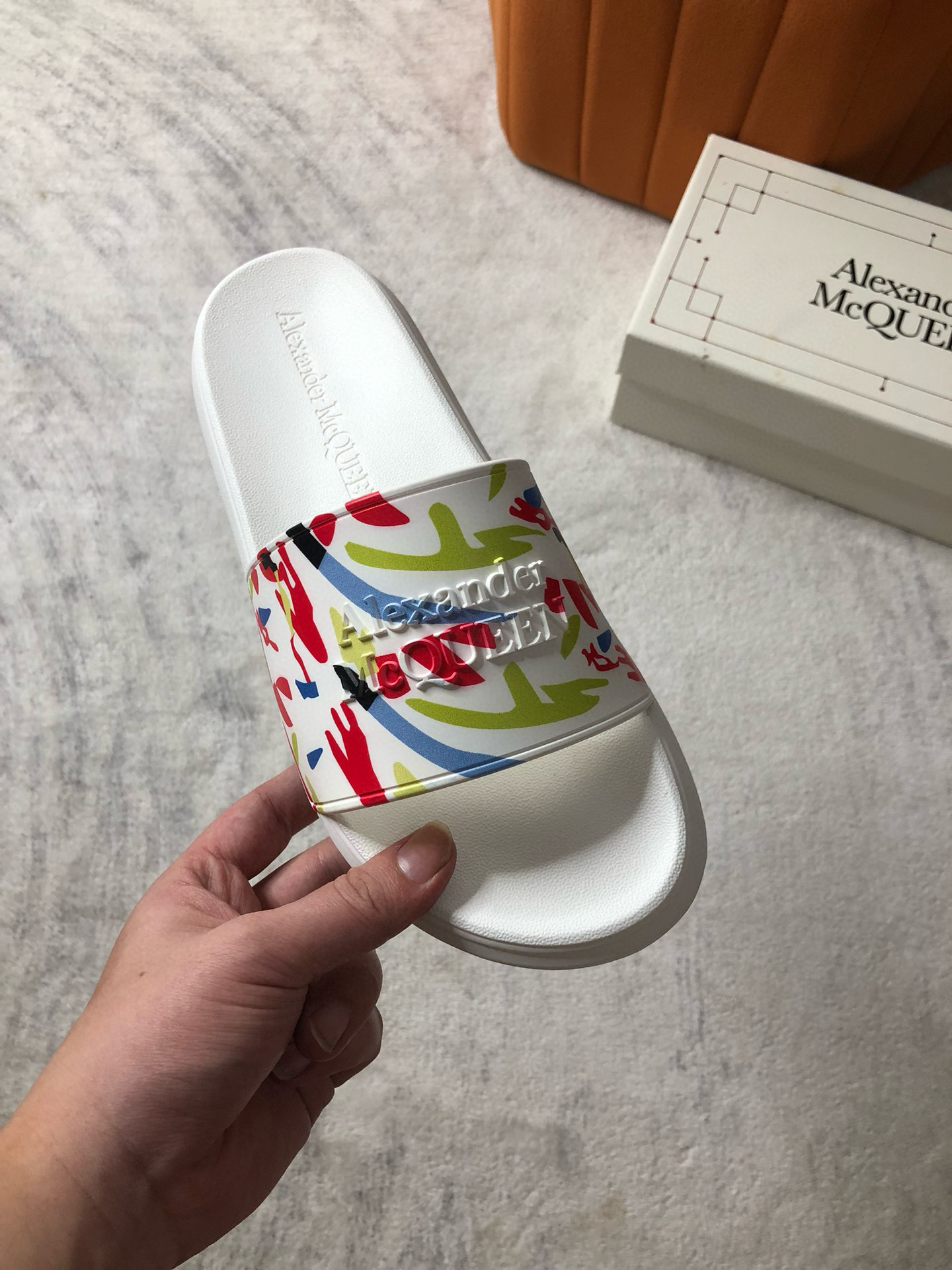 알렉산더 맥퀸 남녀공용 슬리퍼