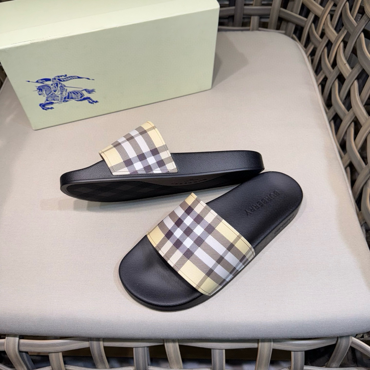 버버리 남자 슬리퍼