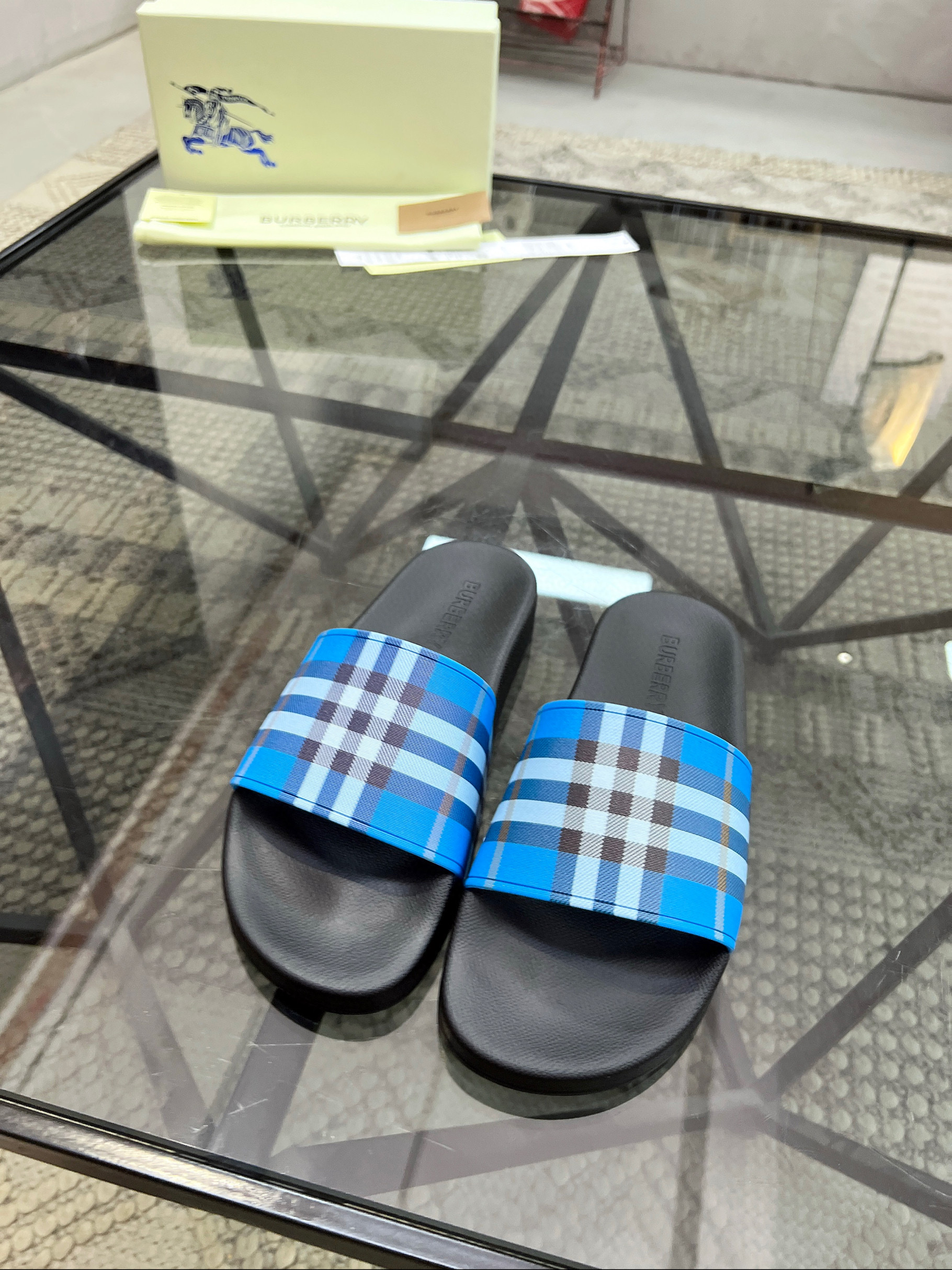 버버리 남녀공용 슬리퍼