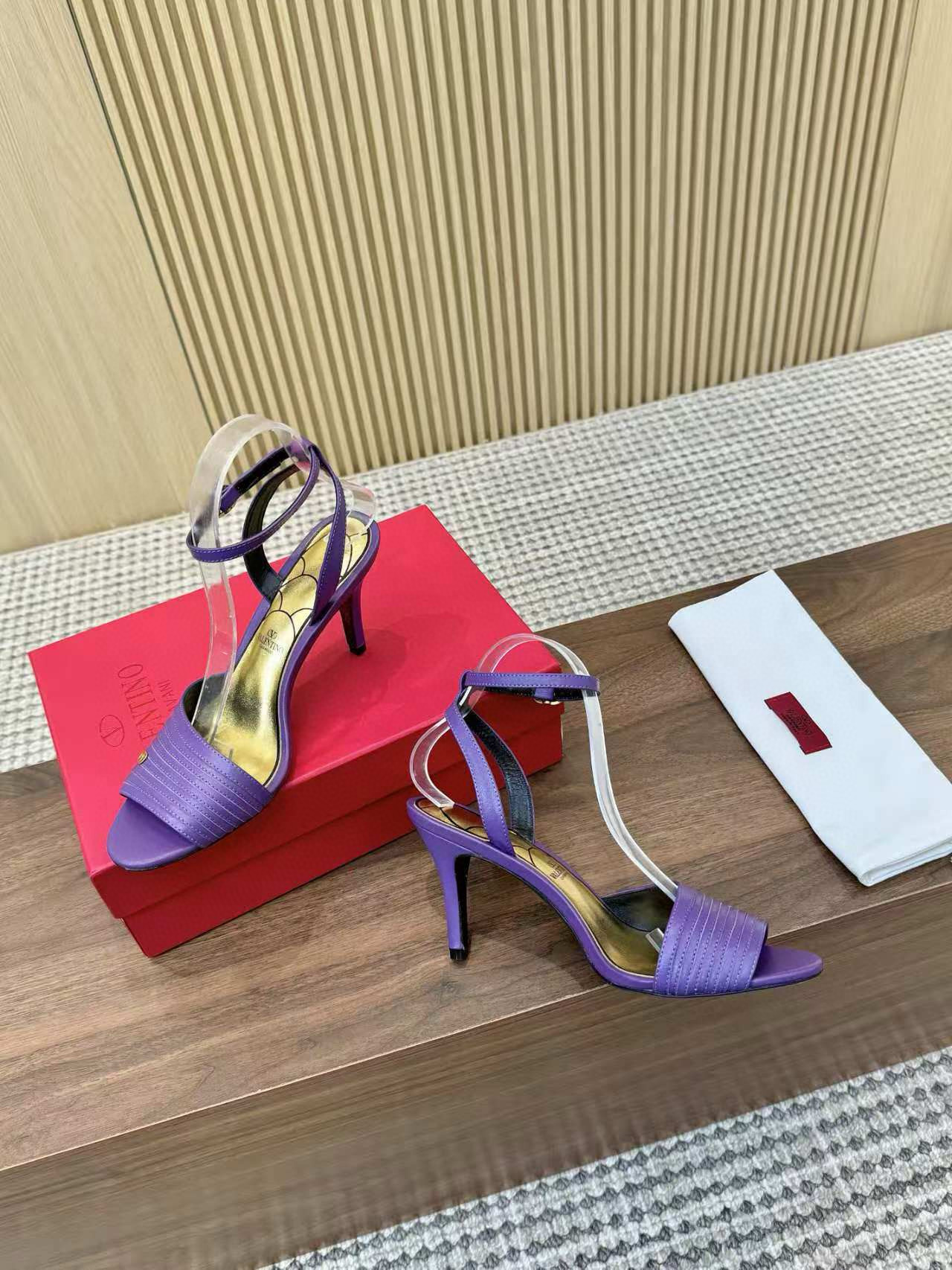 발렌티노 7.5cm 여자 샌들