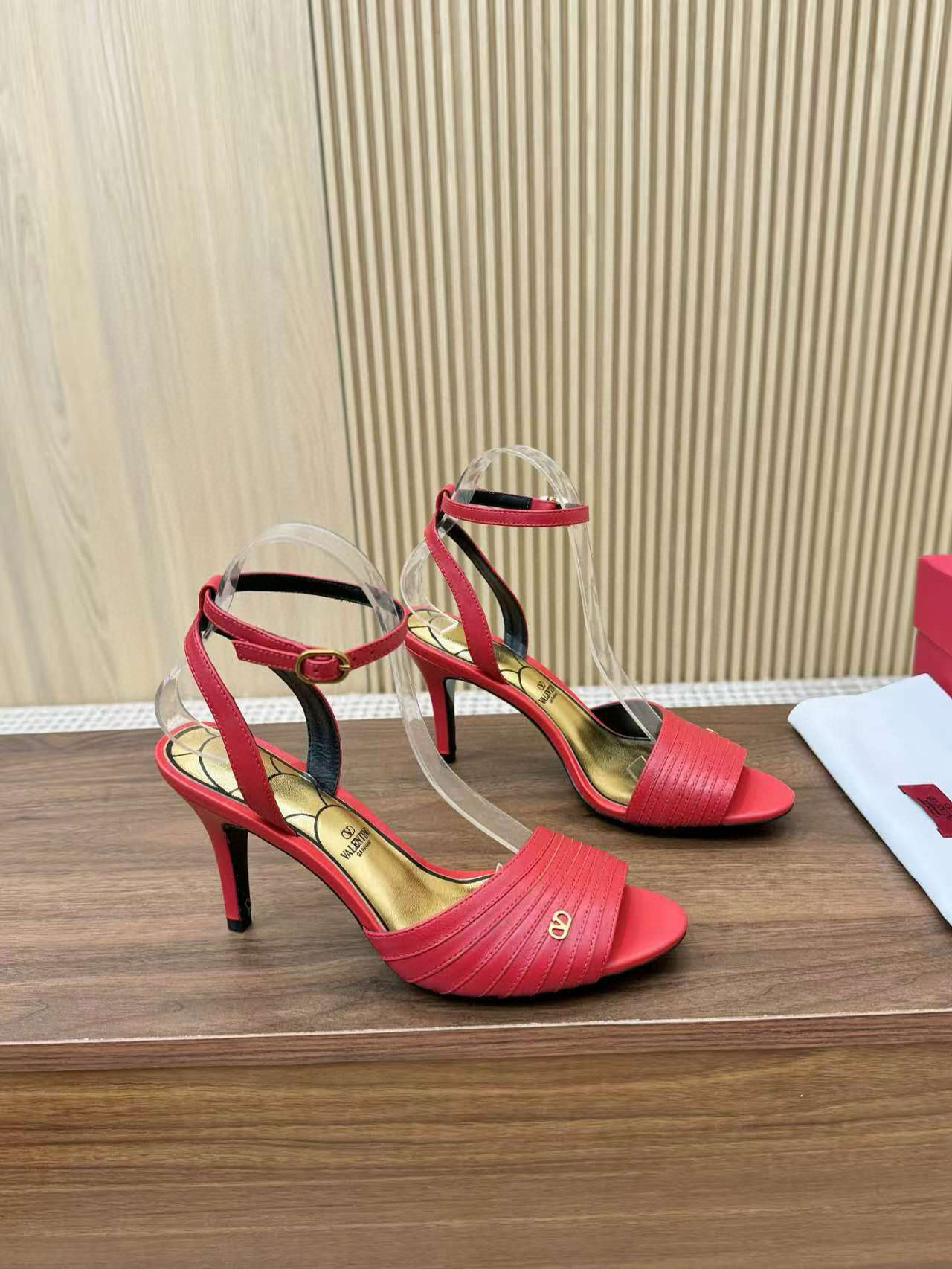 발렌티노 7.5cm 여자 샌들