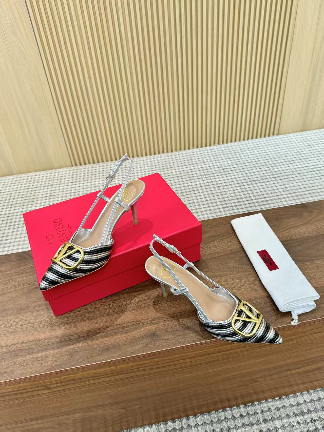 발렌티노 7.5cm 여자 샌들