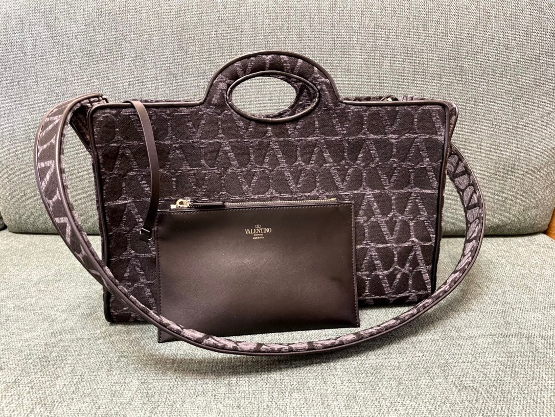 발렌티노 가라바니  여자가방 2023