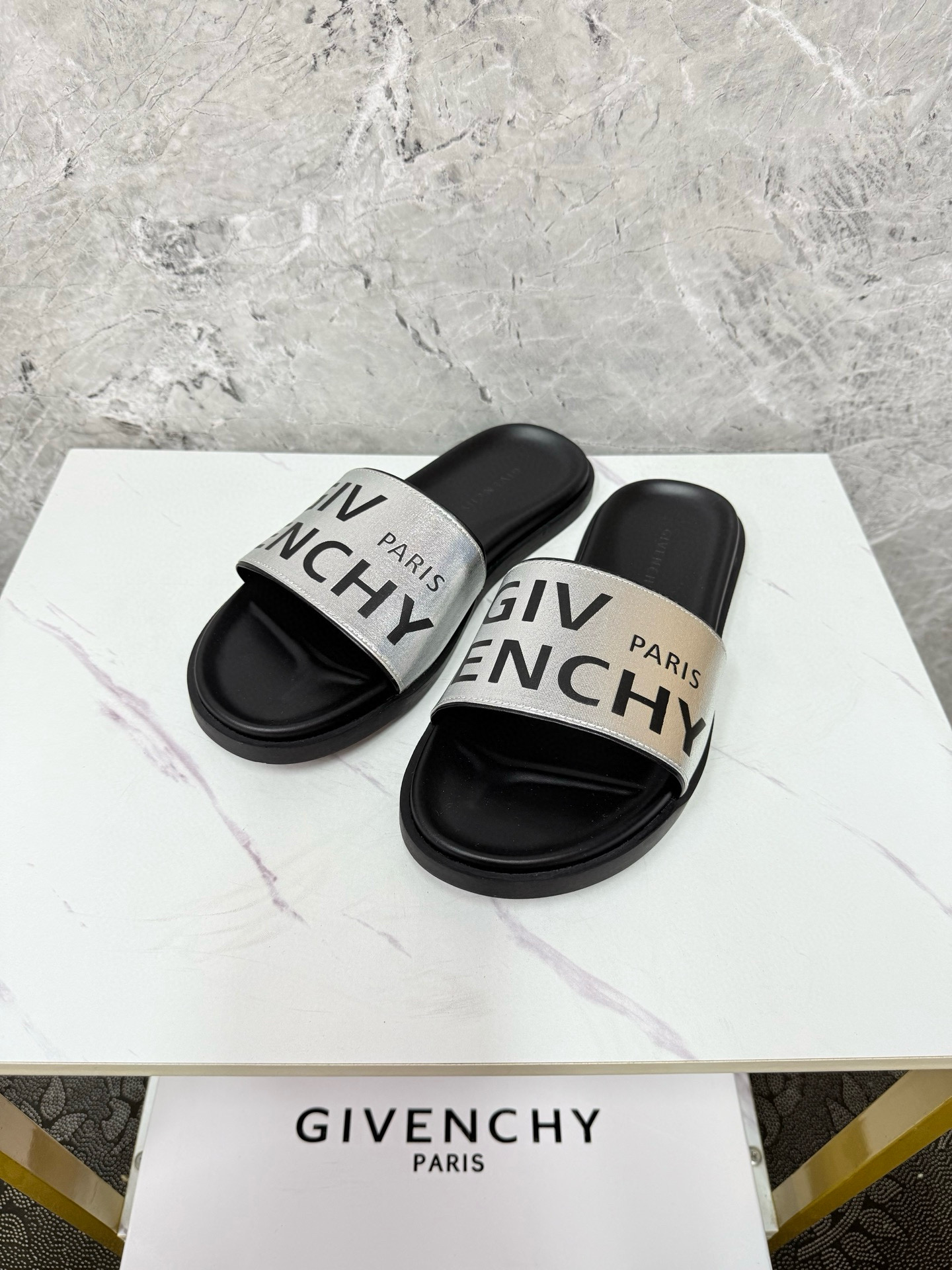 지방시 남자 슬리퍼