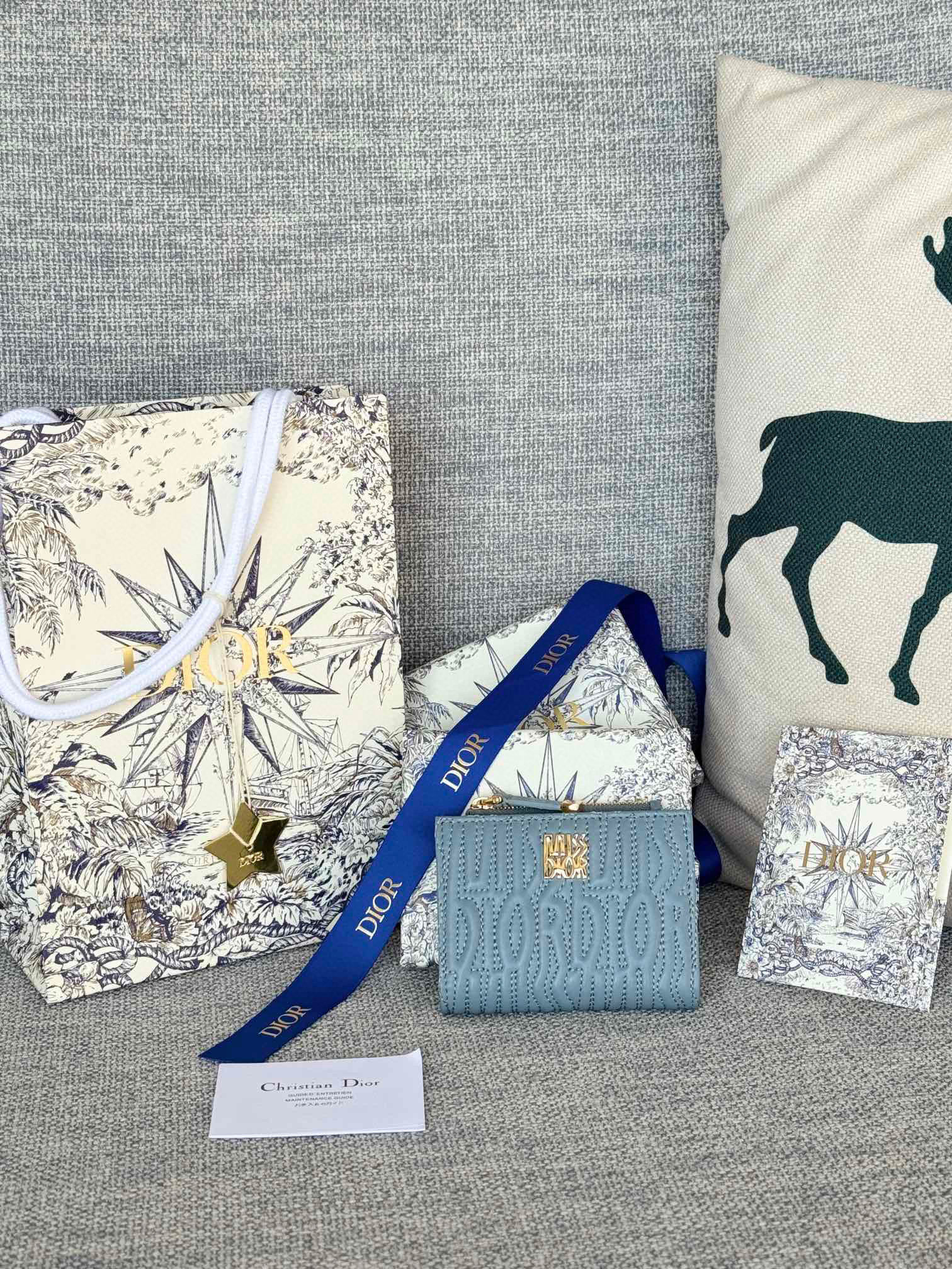 디올 S3602UBTK_M05N 여자 반지갑